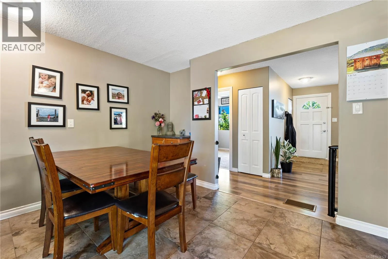 5733 Amsterdam Cres