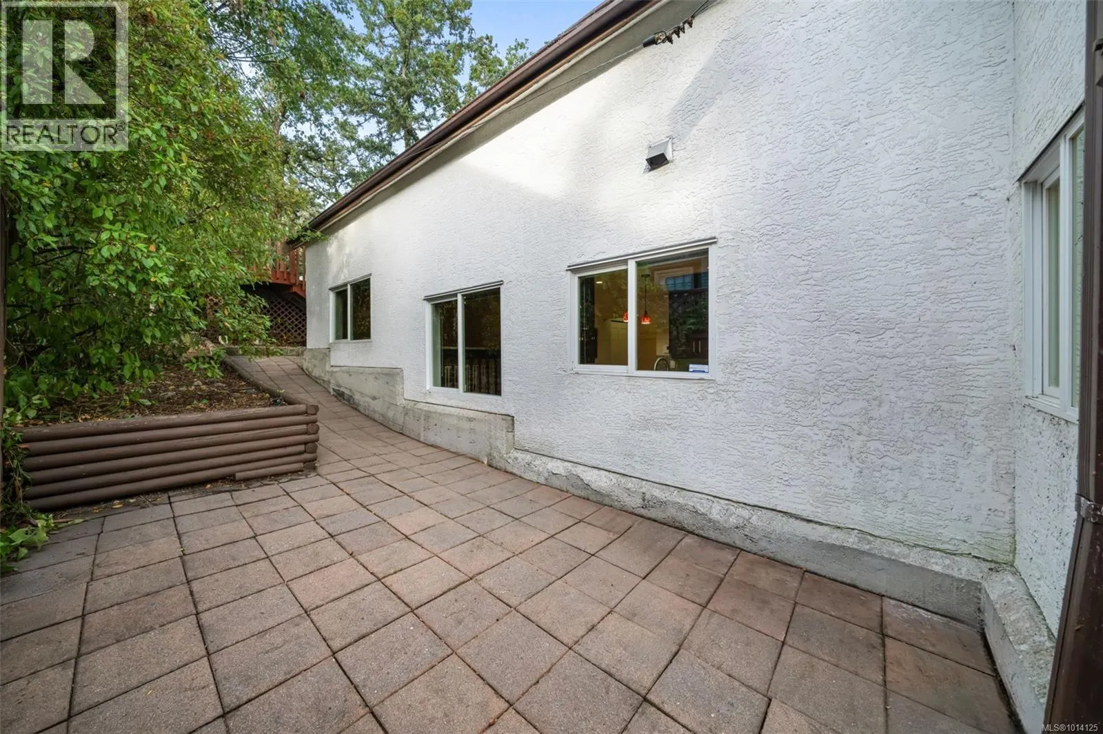 1030 Burnside Rd W