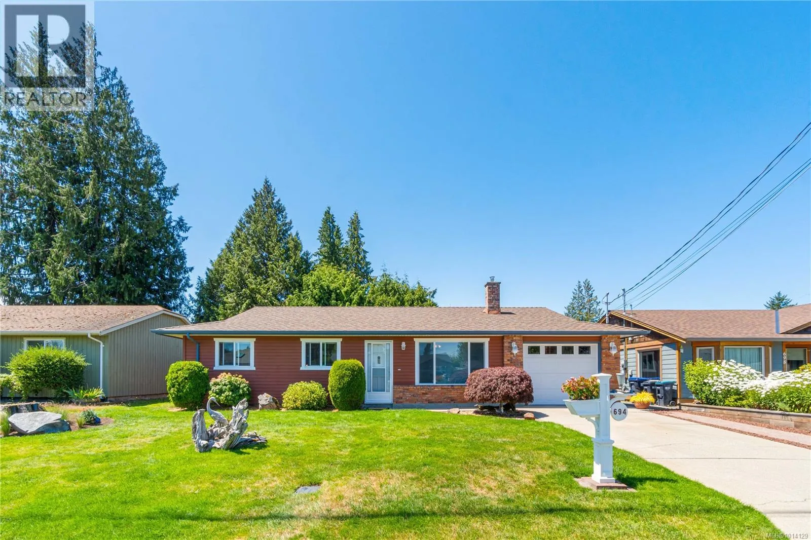 694 Wedgewood Cres