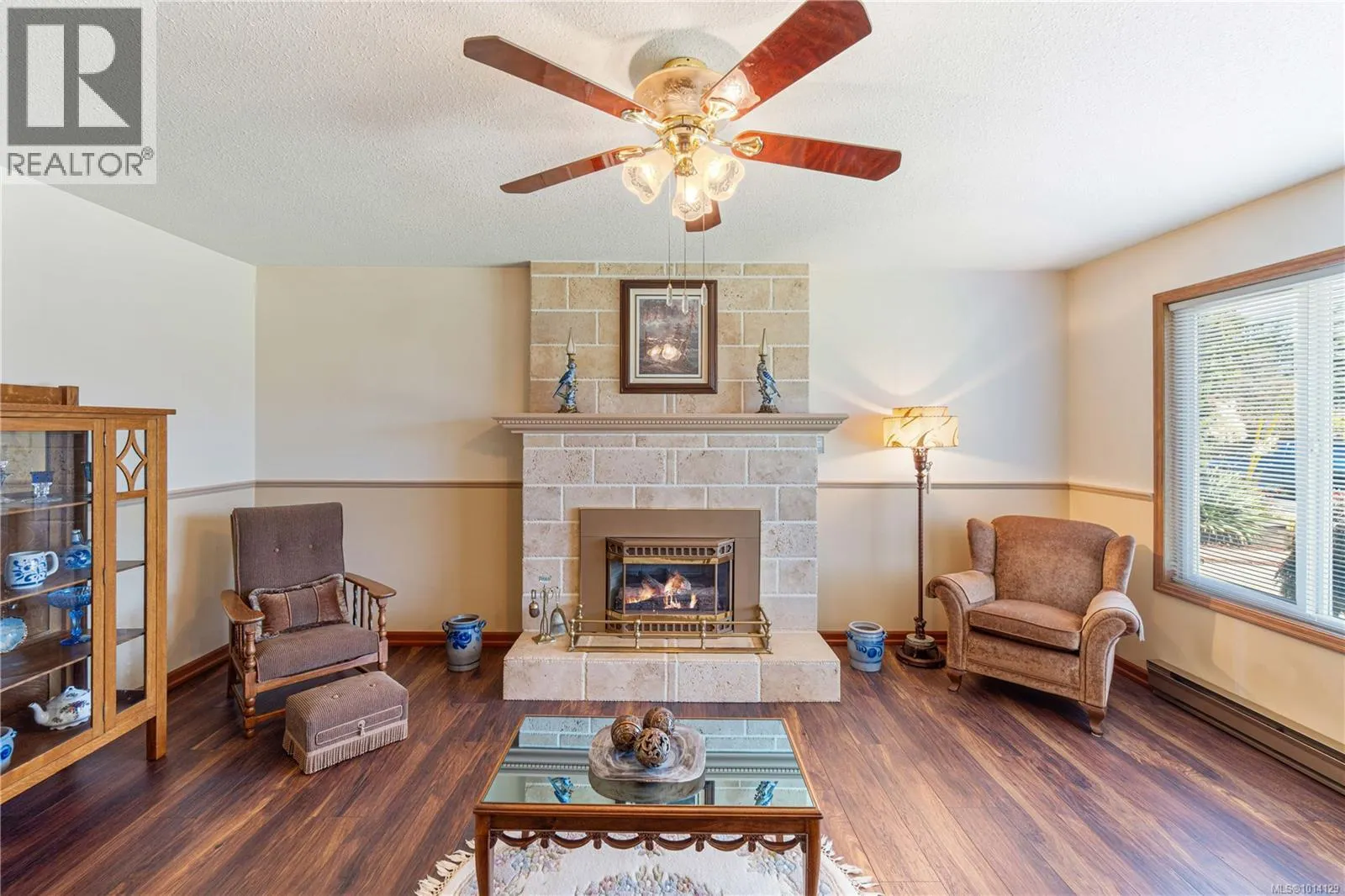 694 Wedgewood Cres