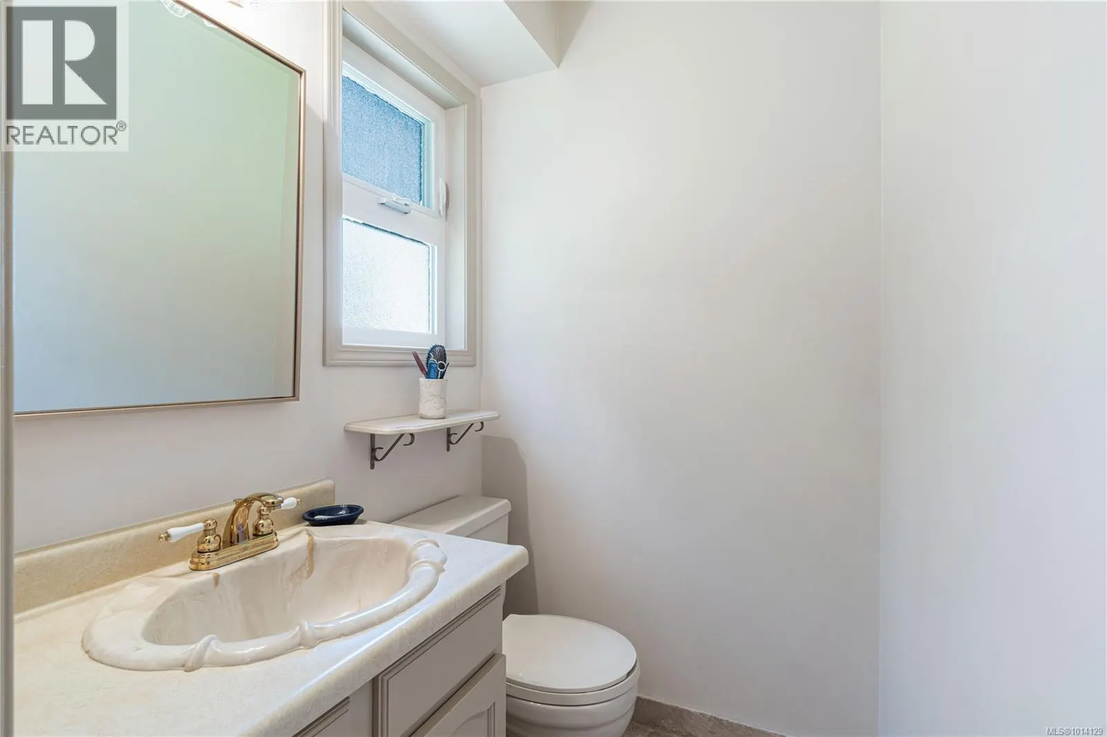 694 Wedgewood Cres