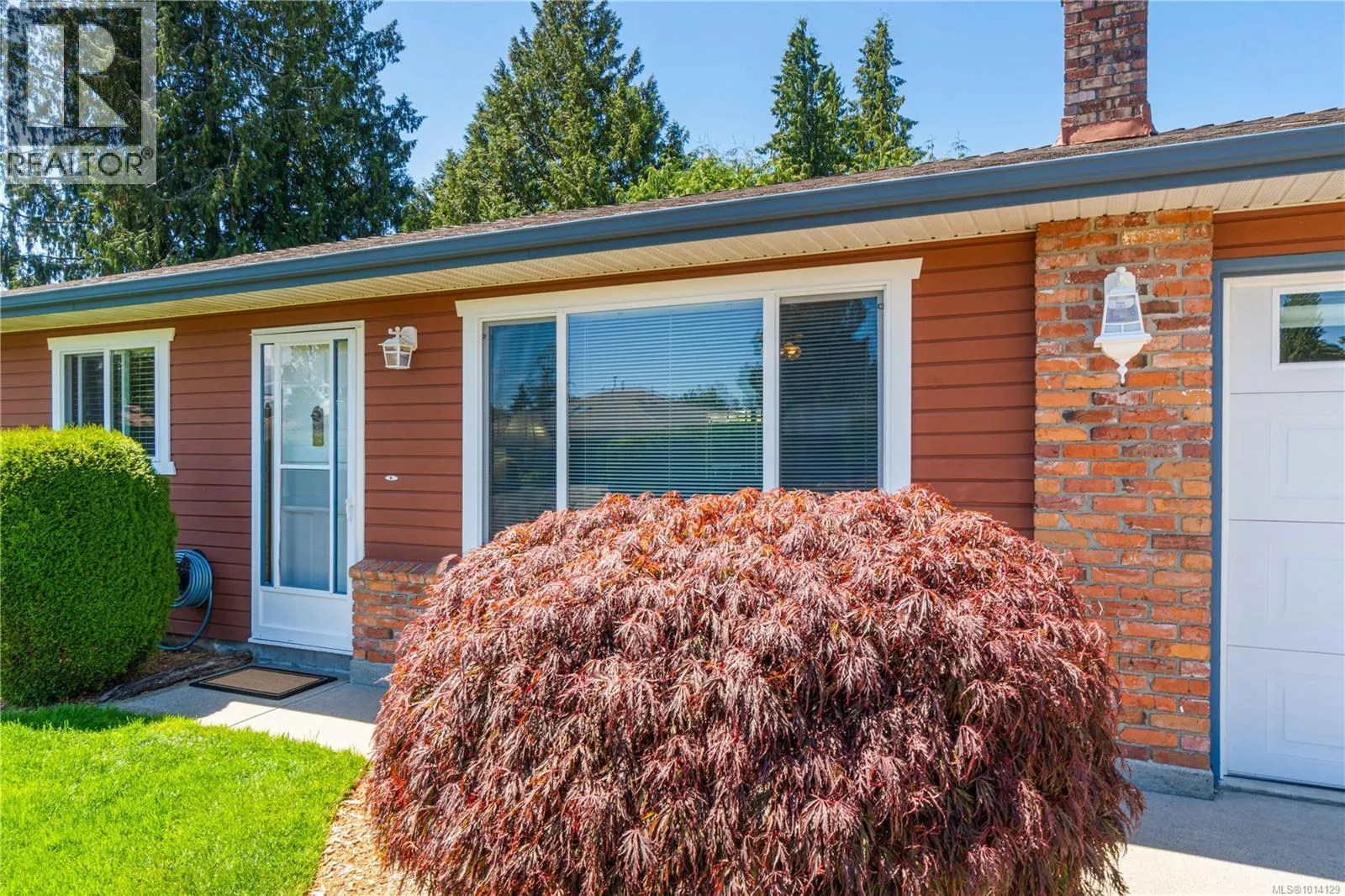 694 Wedgewood Cres