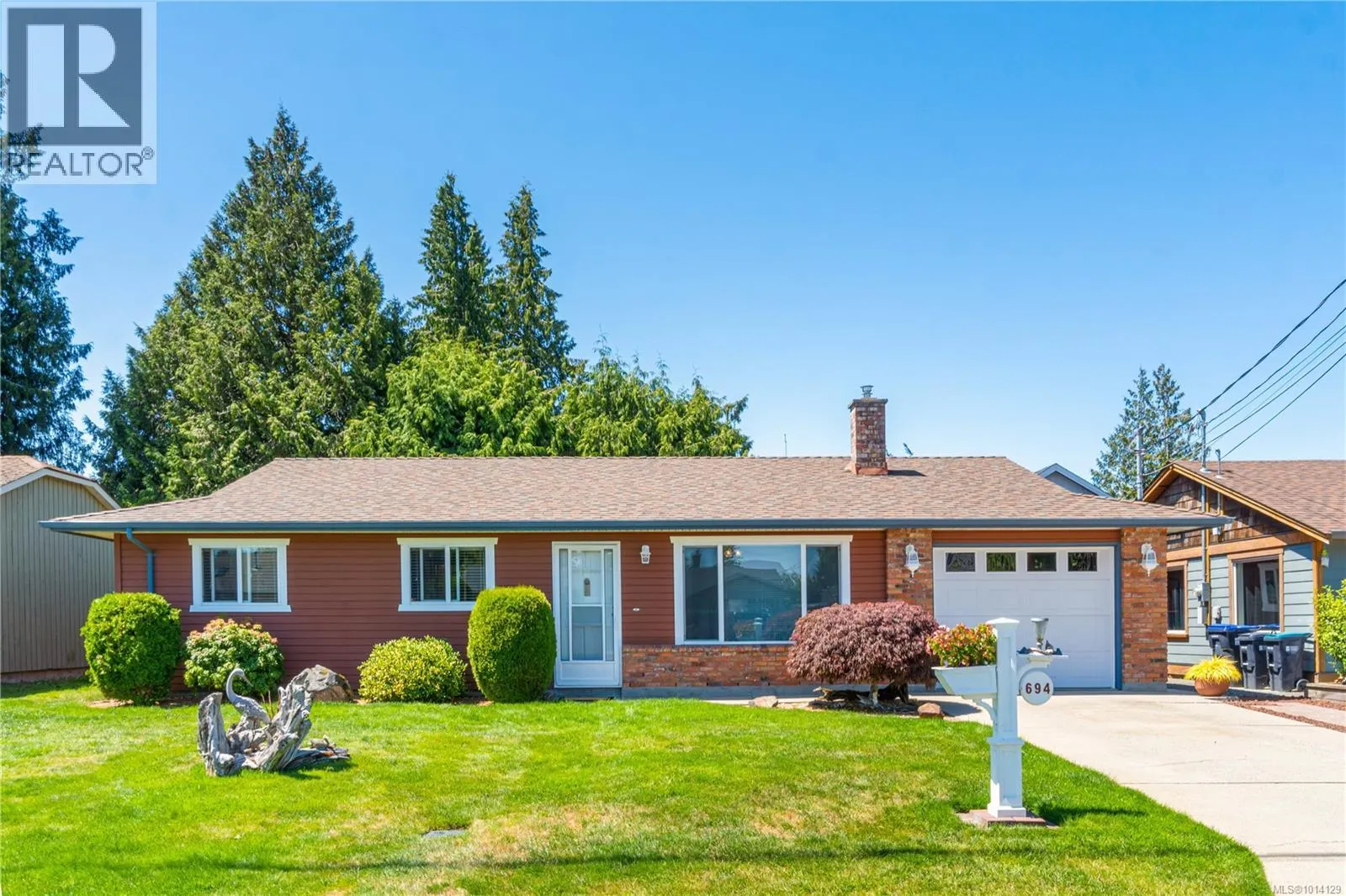 694 Wedgewood Cres