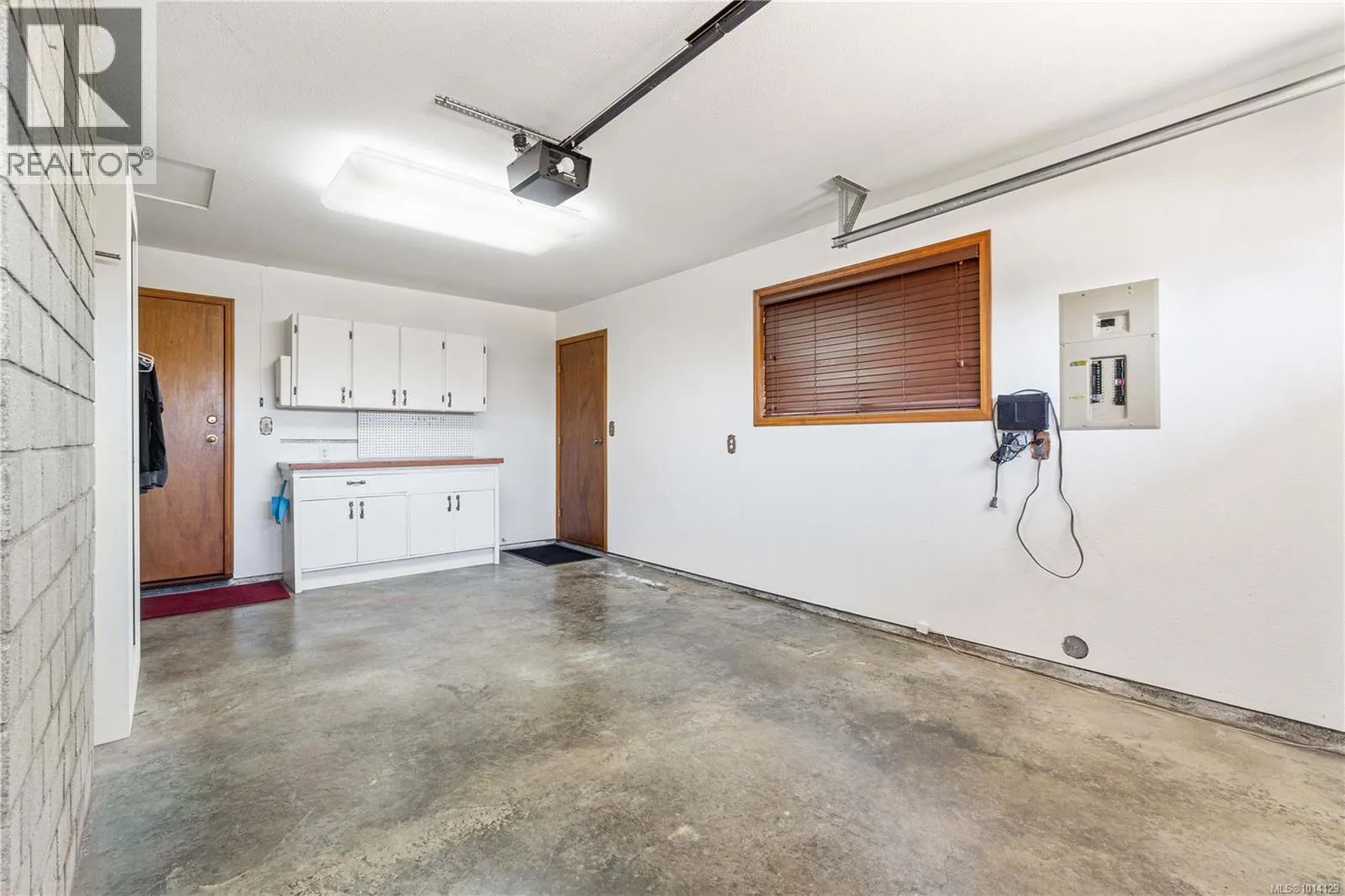694 Wedgewood Cres