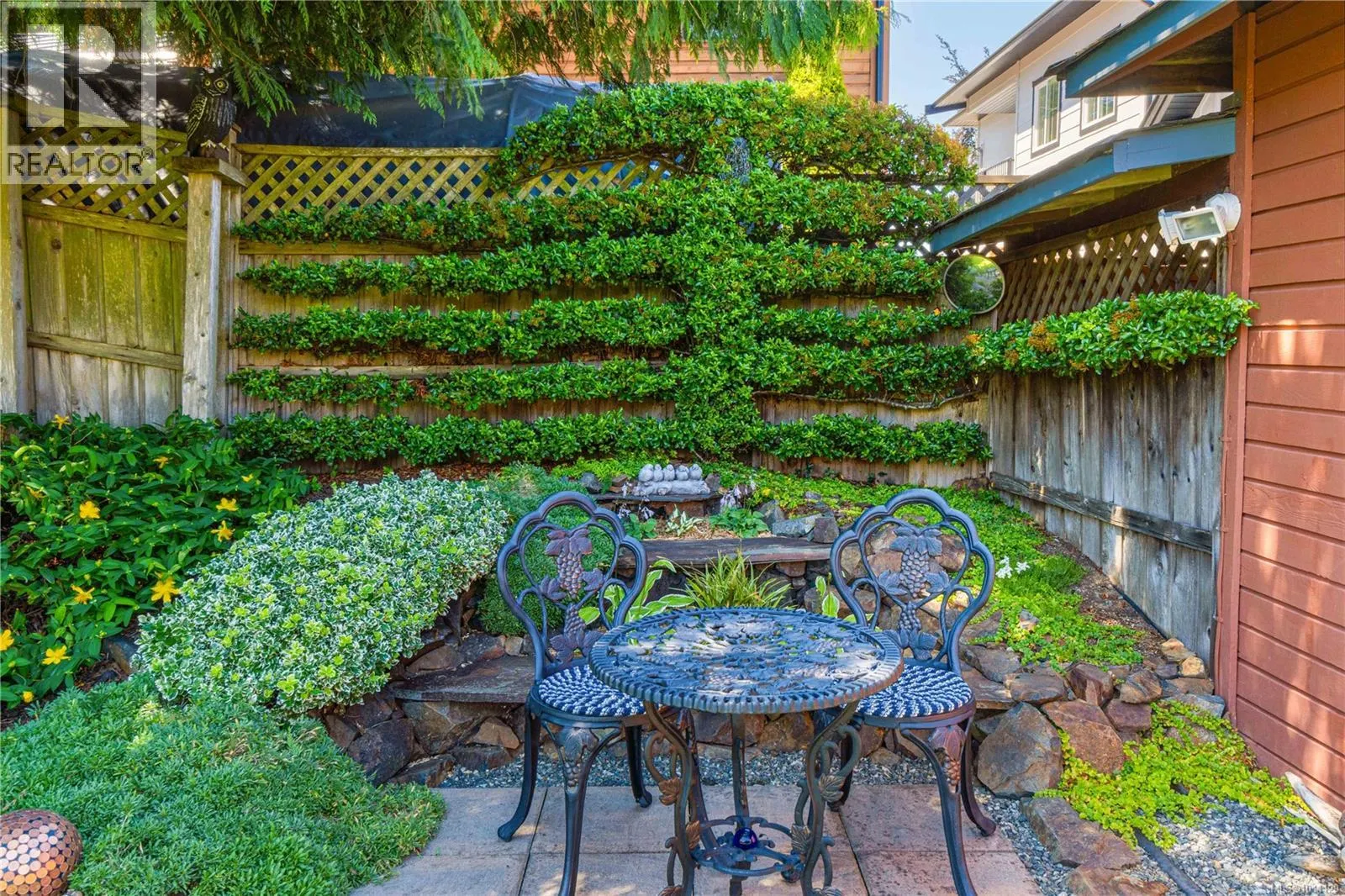 694 Wedgewood Cres