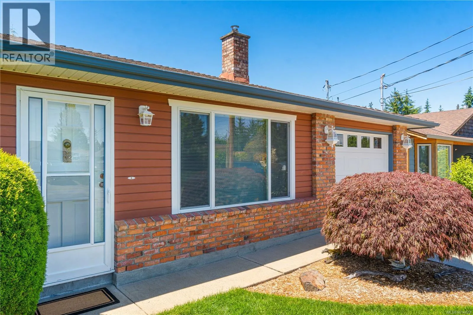 694 Wedgewood Cres