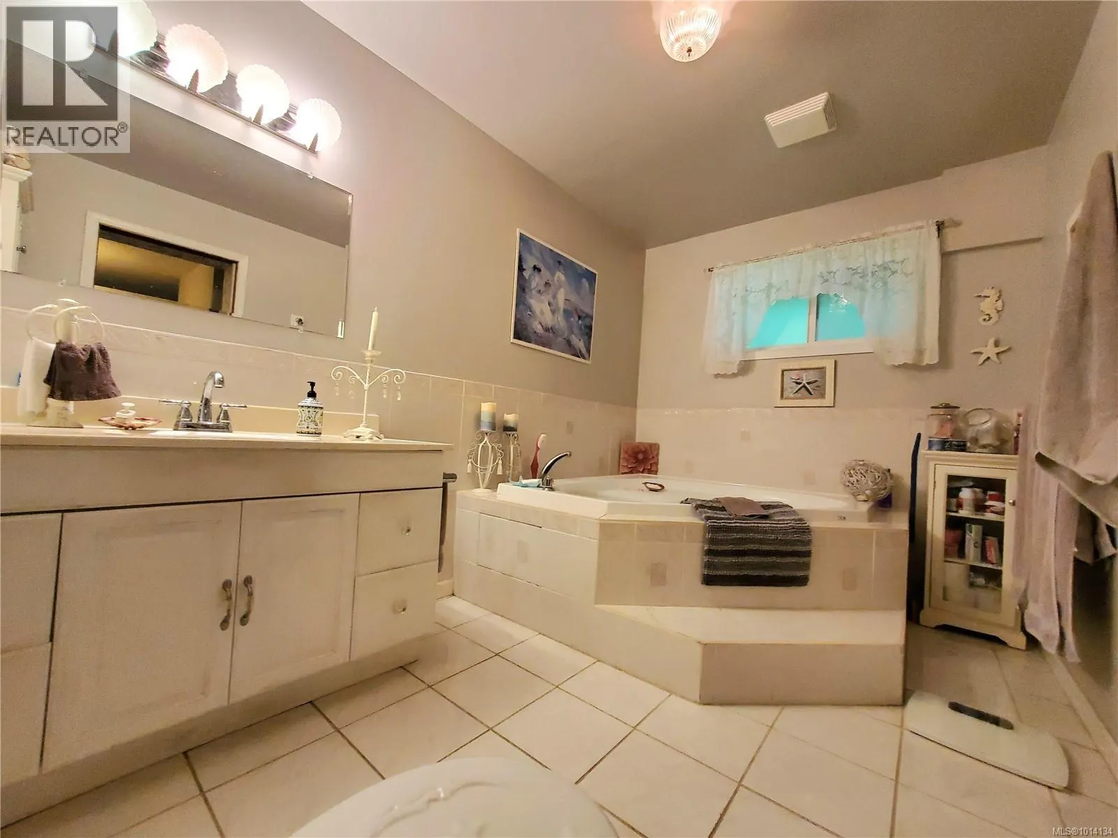 5162 Sooke Rd