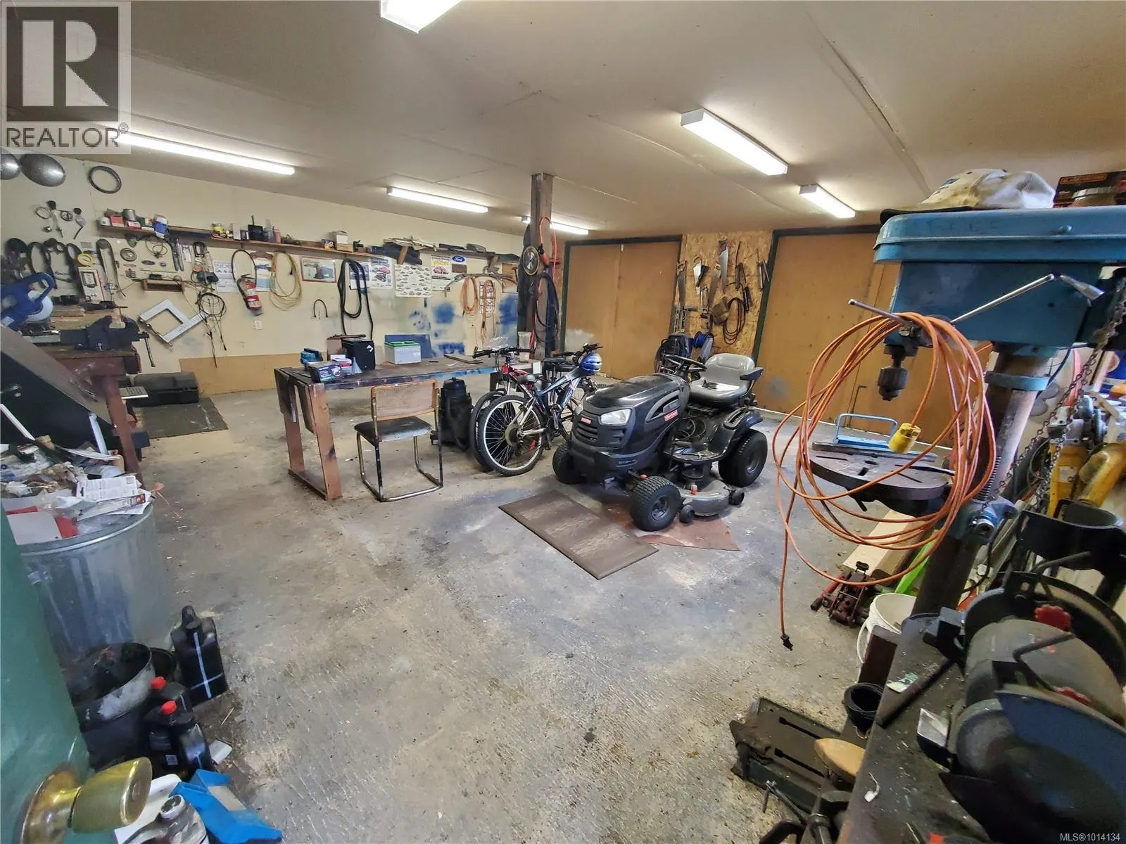 5162 Sooke Rd