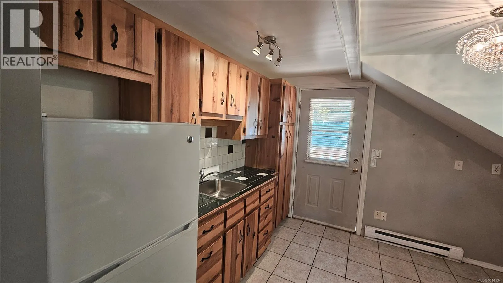 5162 Sooke Rd