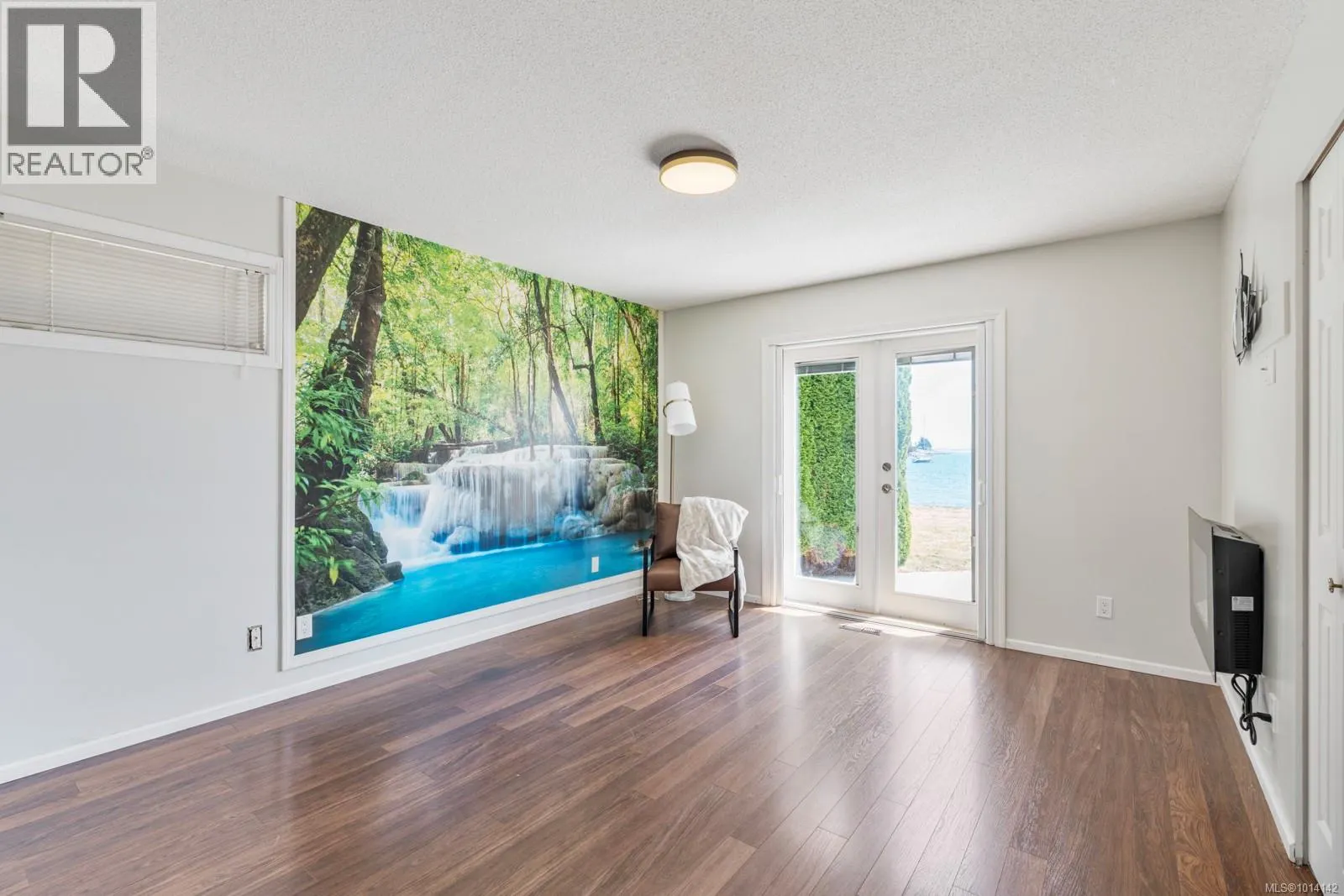 3905B Cadboro Bay Rd