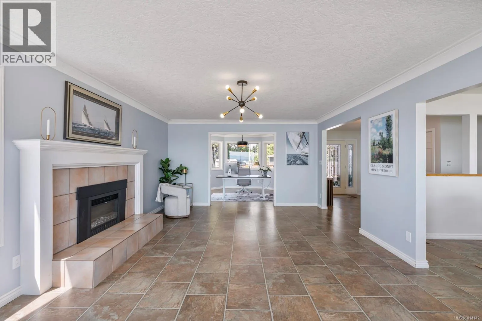 3905B Cadboro Bay Rd
