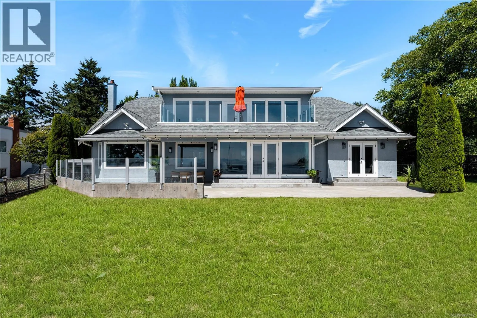 3905B Cadboro Bay Rd