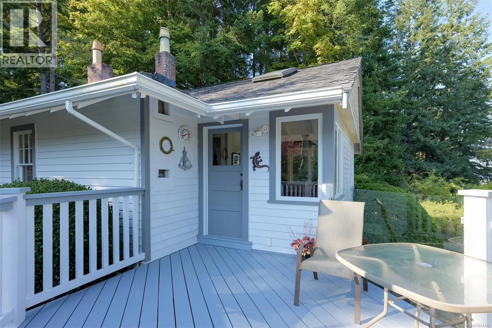 8645 East Saanich Rd
