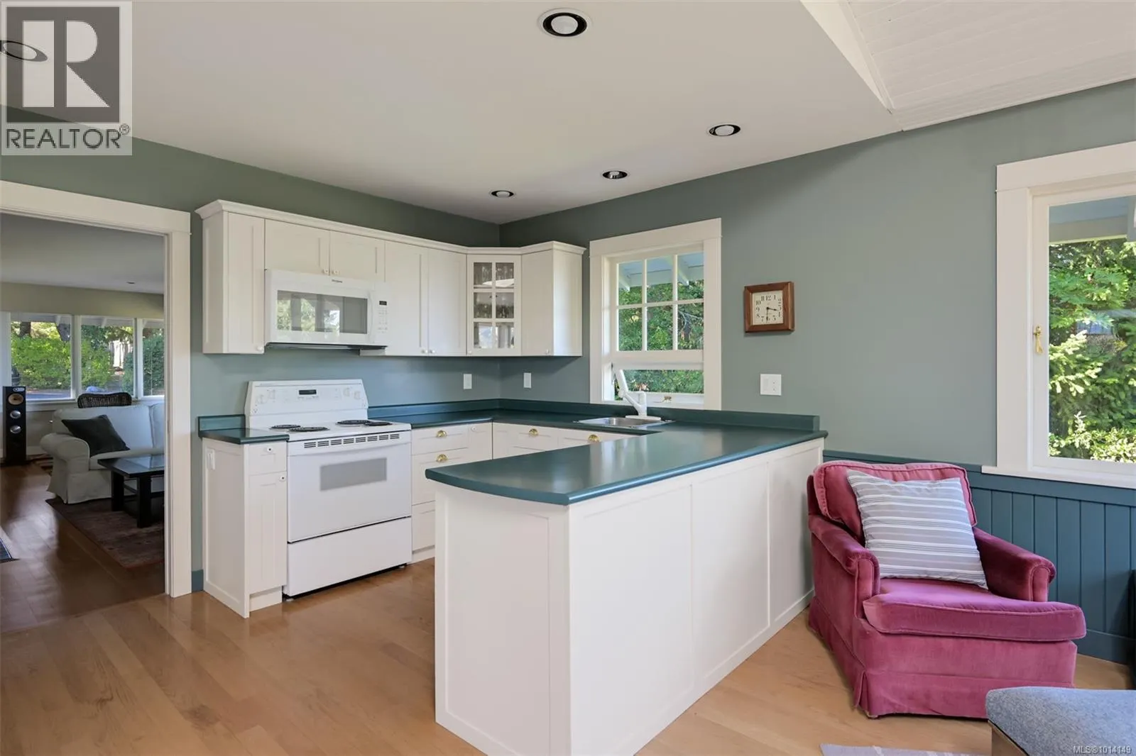 8645 East Saanich Rd