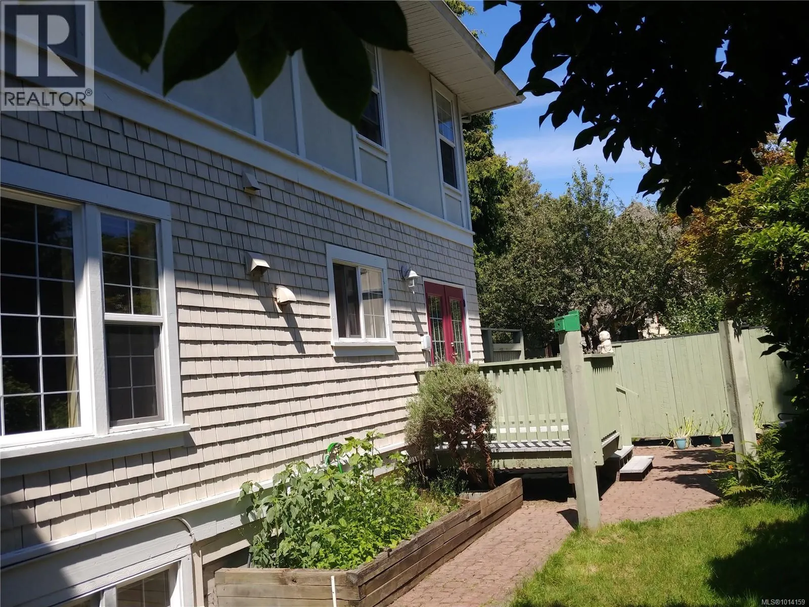 1046 St. Charles St