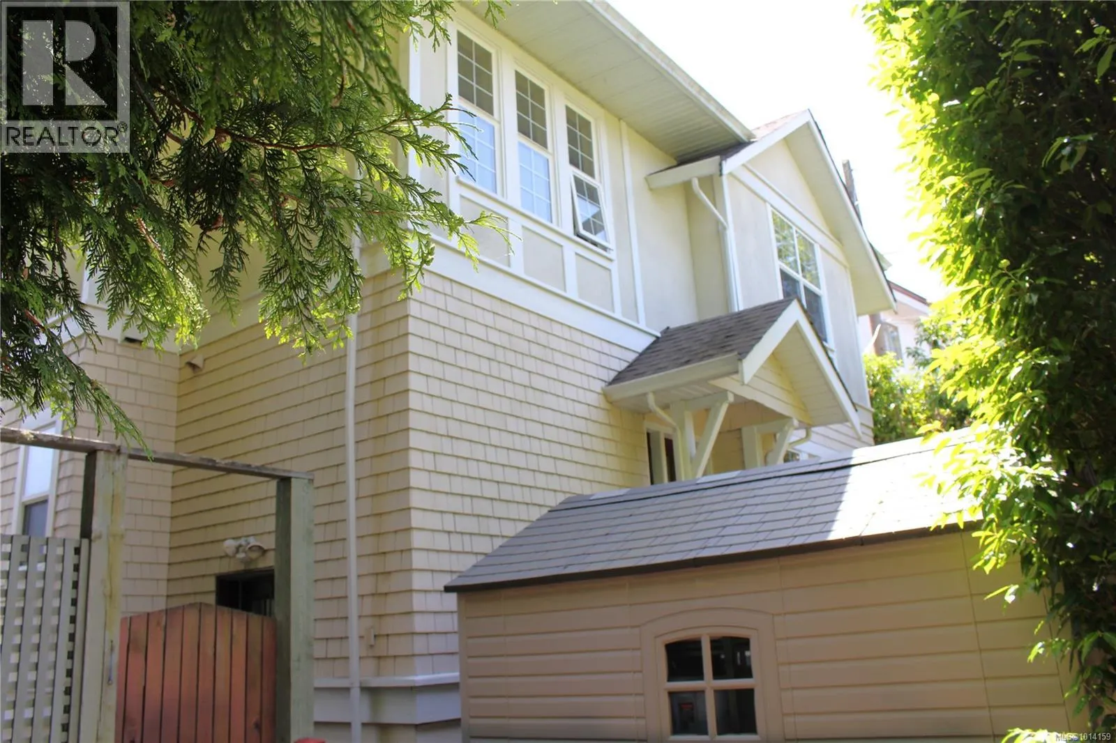 1046 St. Charles St