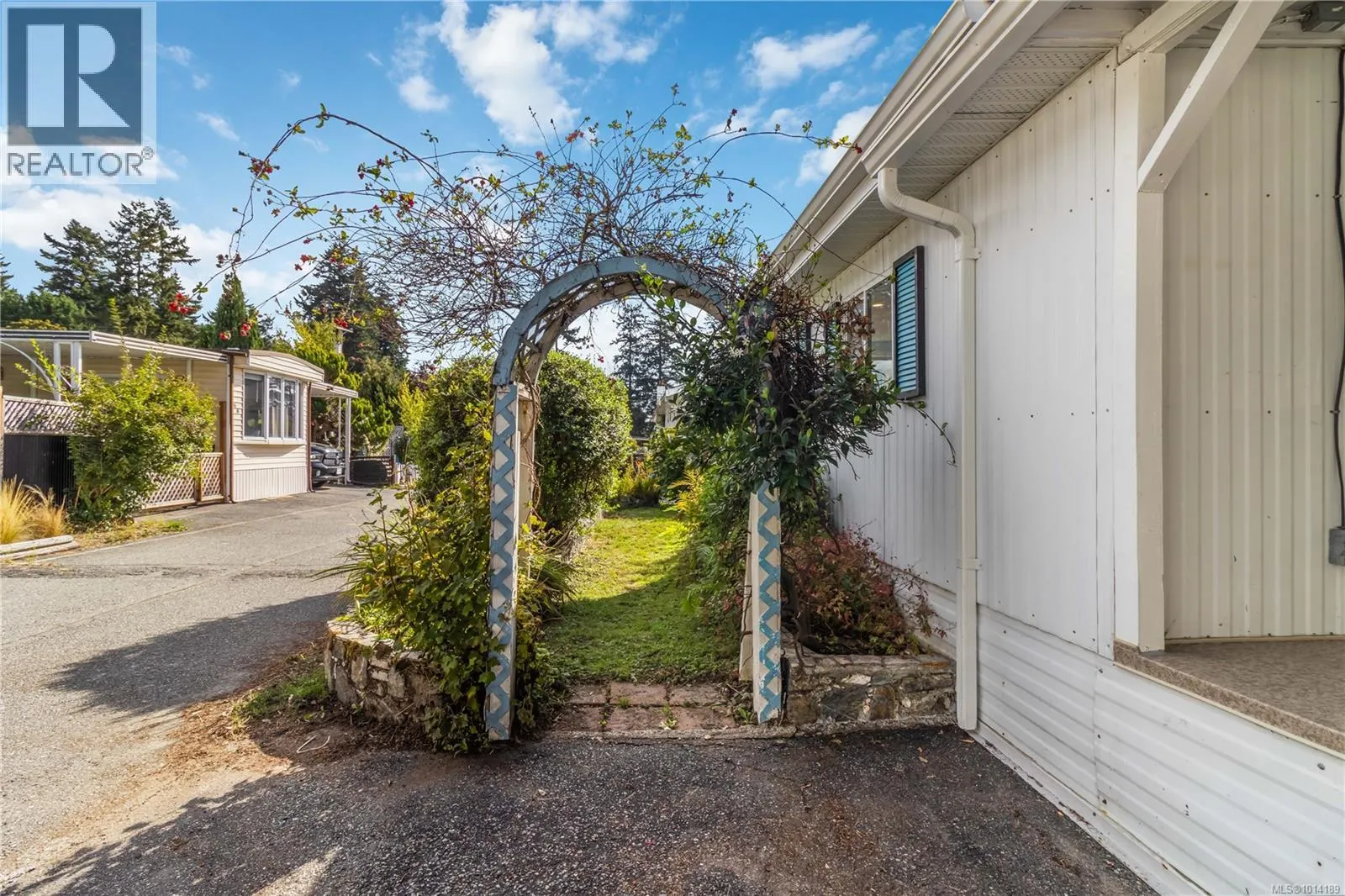 83 2911 Sooke Lake Rd