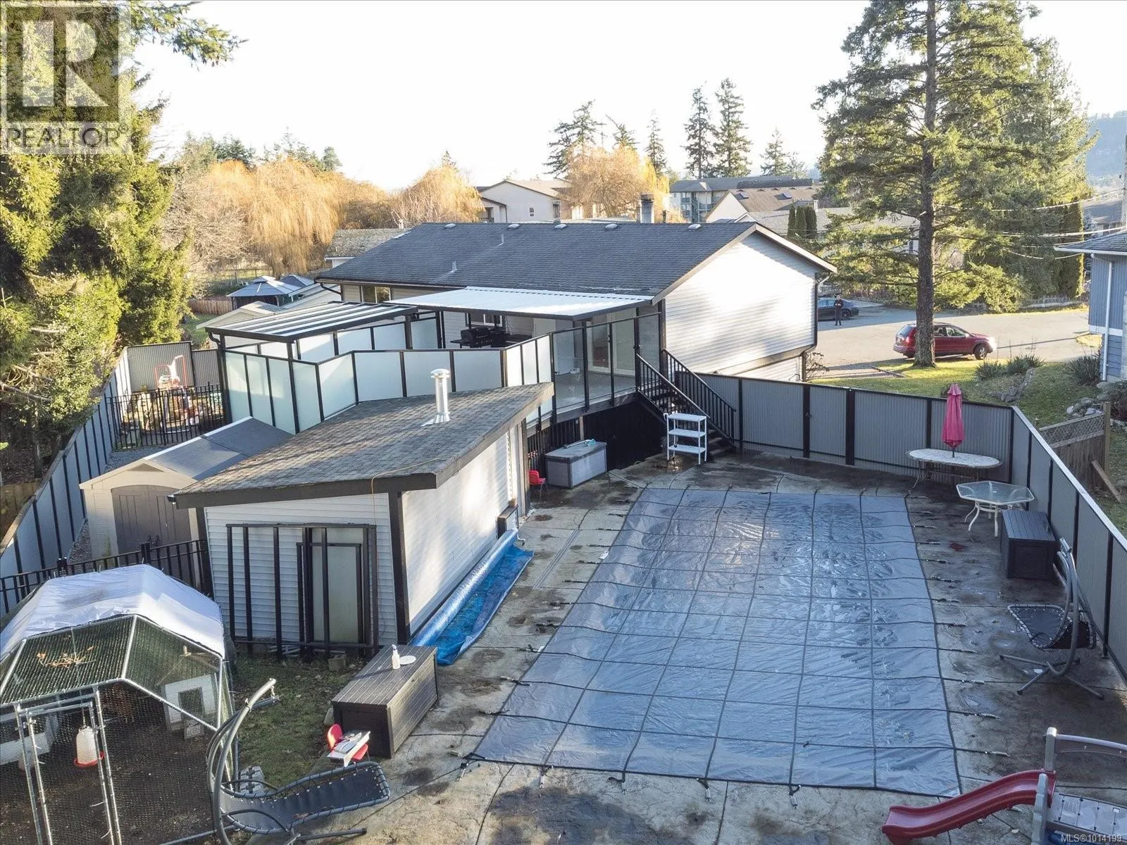 1732 James Way