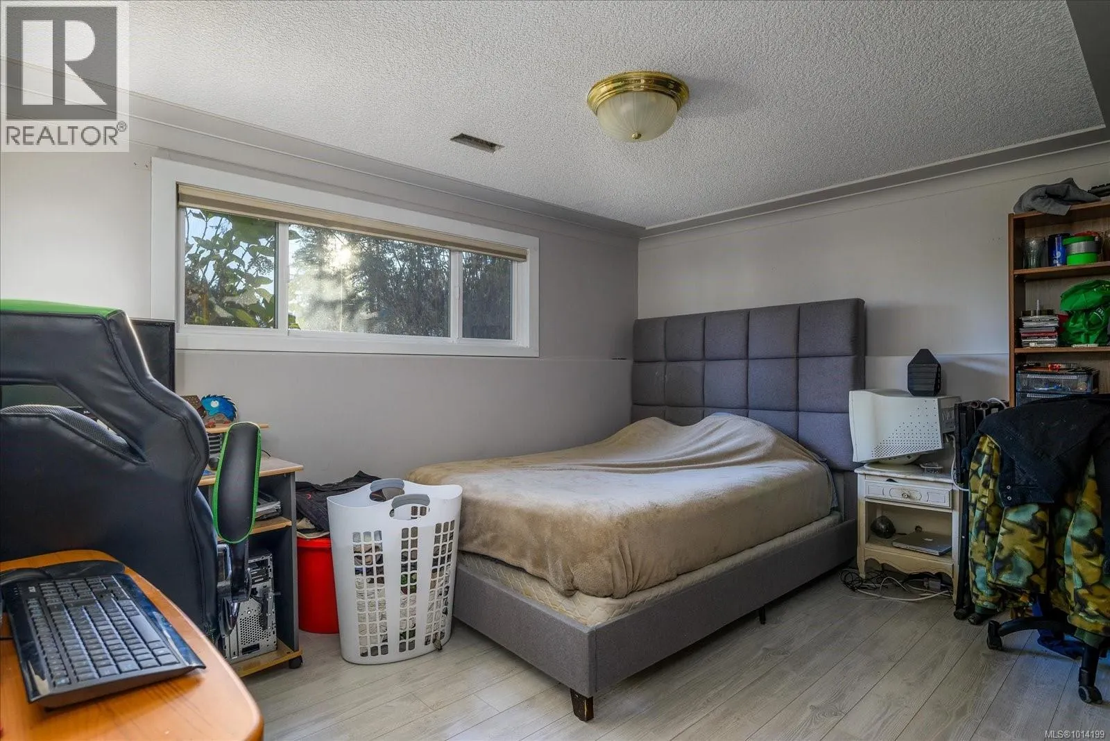 1732 James Way