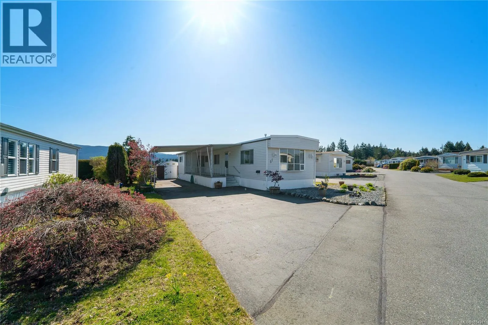 51 6325 Metral Dr