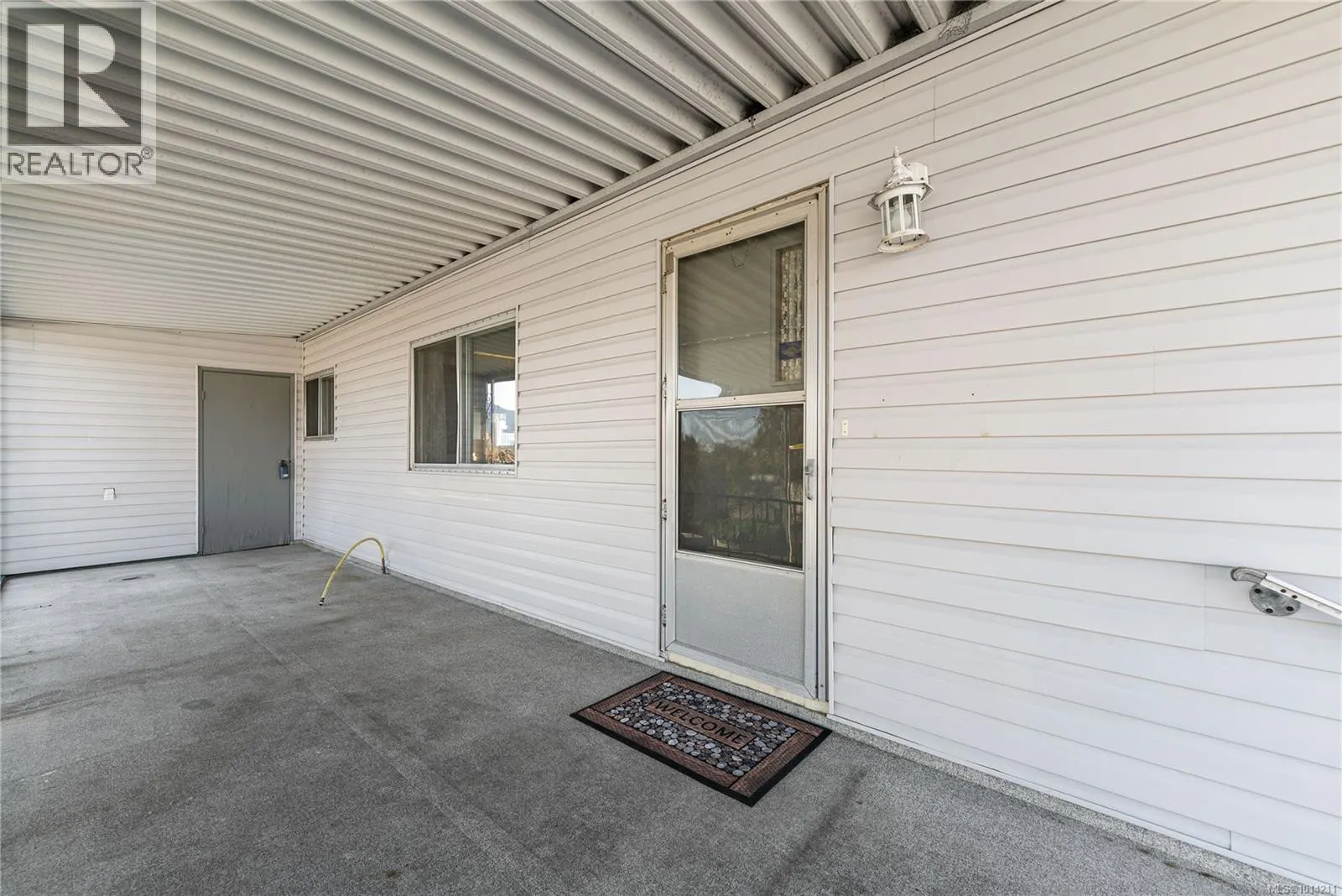51 6325 Metral Dr