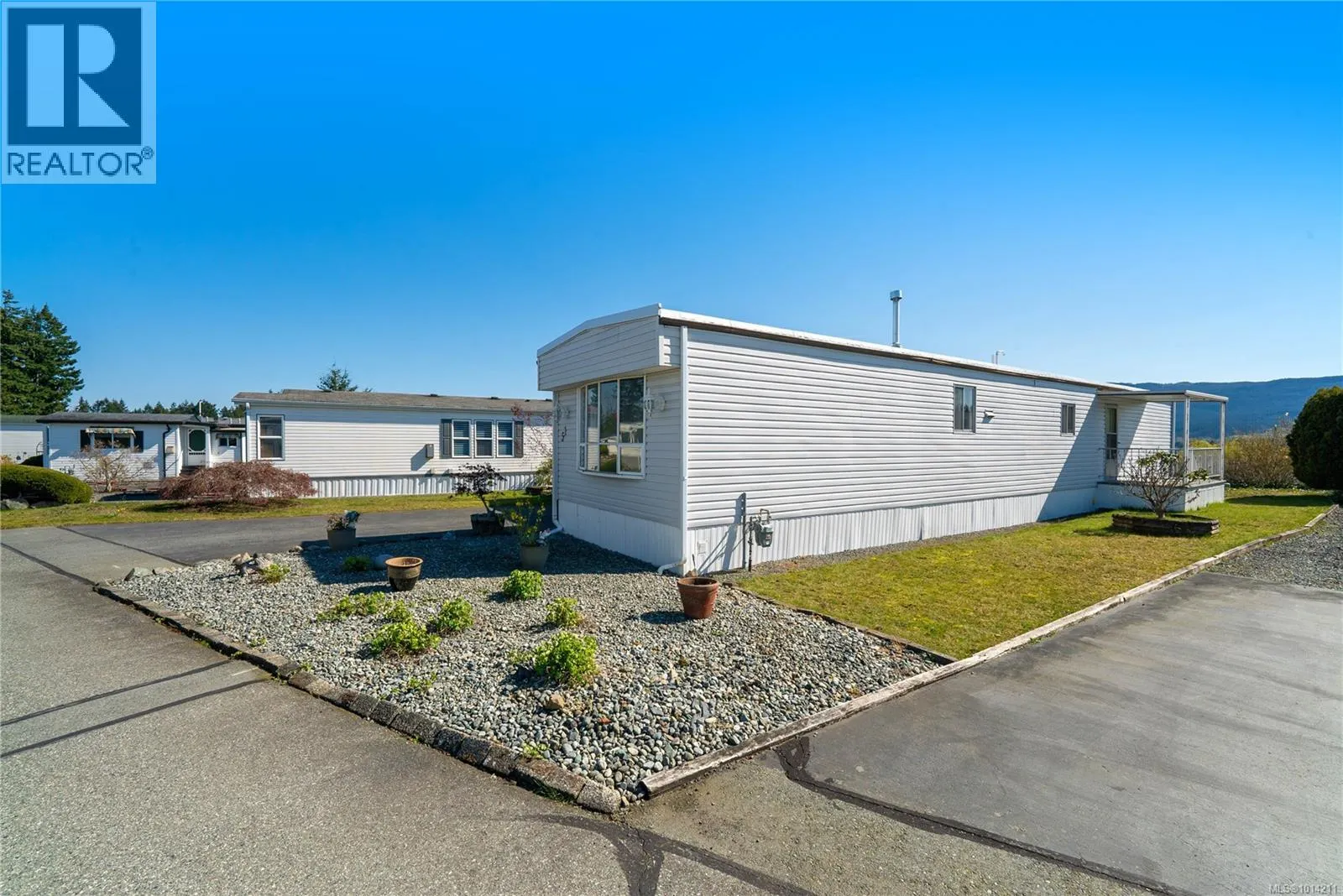 51 6325 Metral Dr