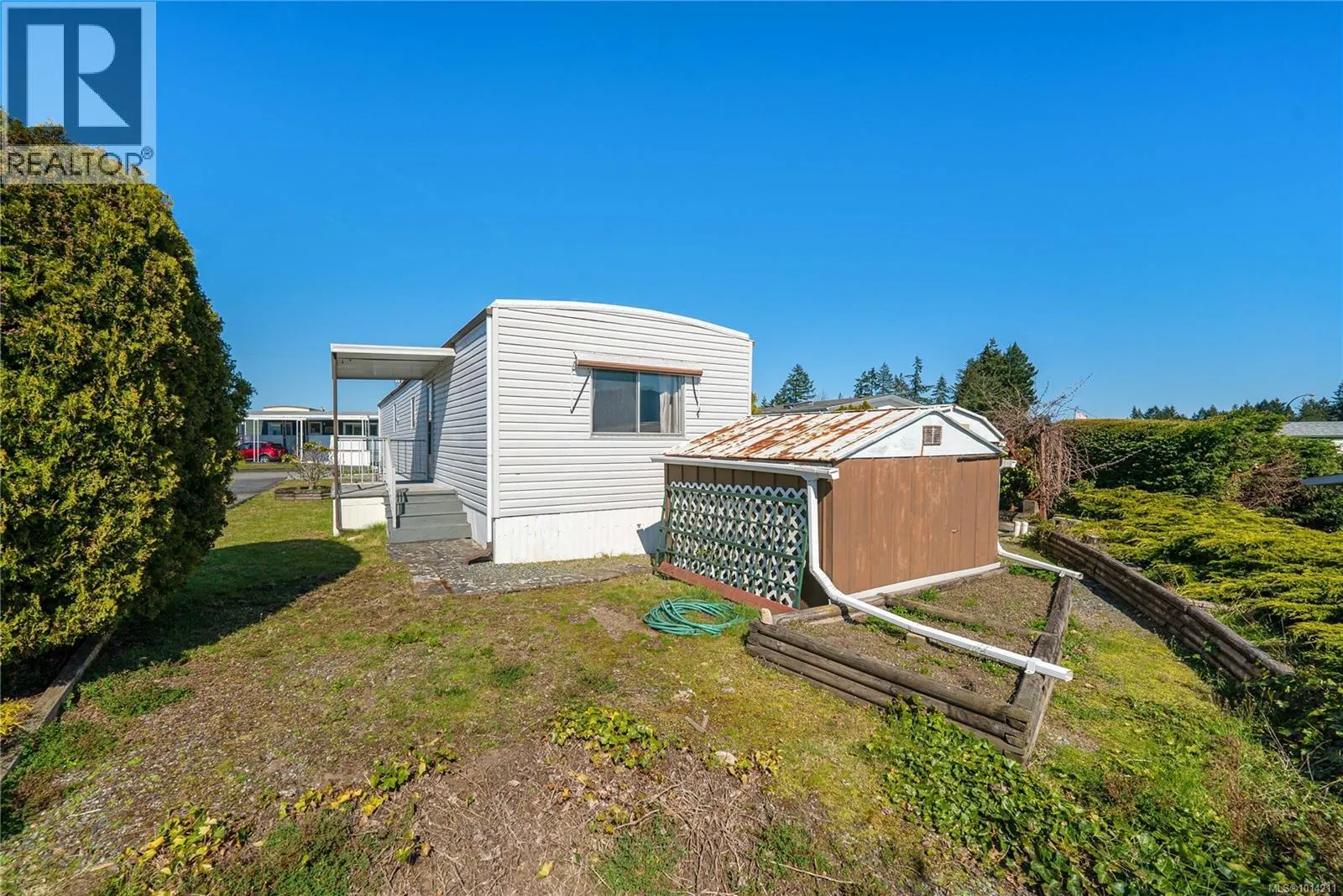 51 6325 Metral Dr