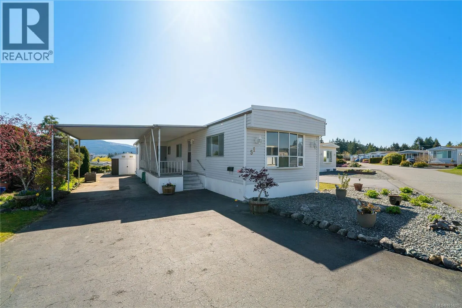 51 6325 Metral Dr