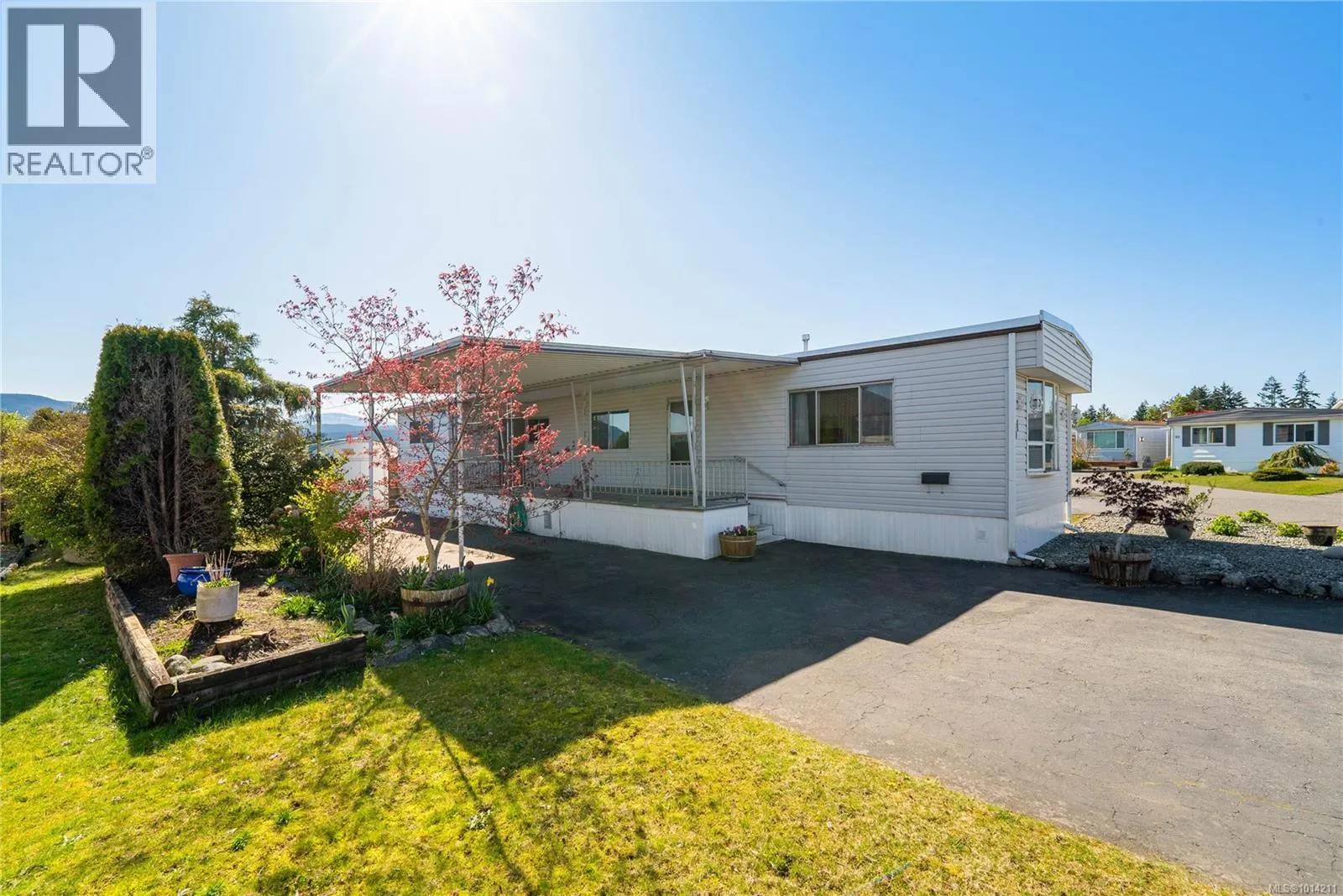 51 6325 Metral Dr