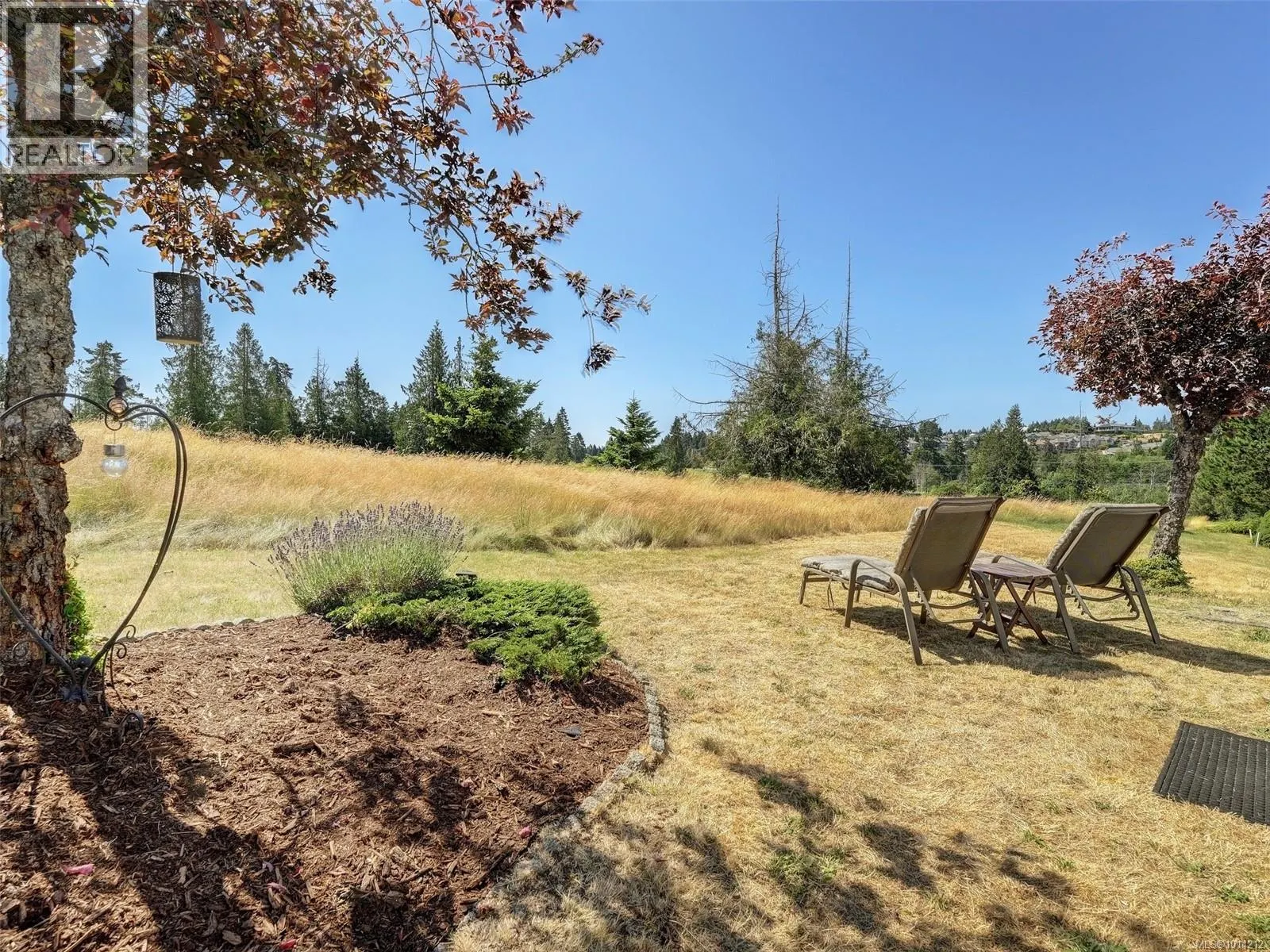 3718 Arbutus Dr N