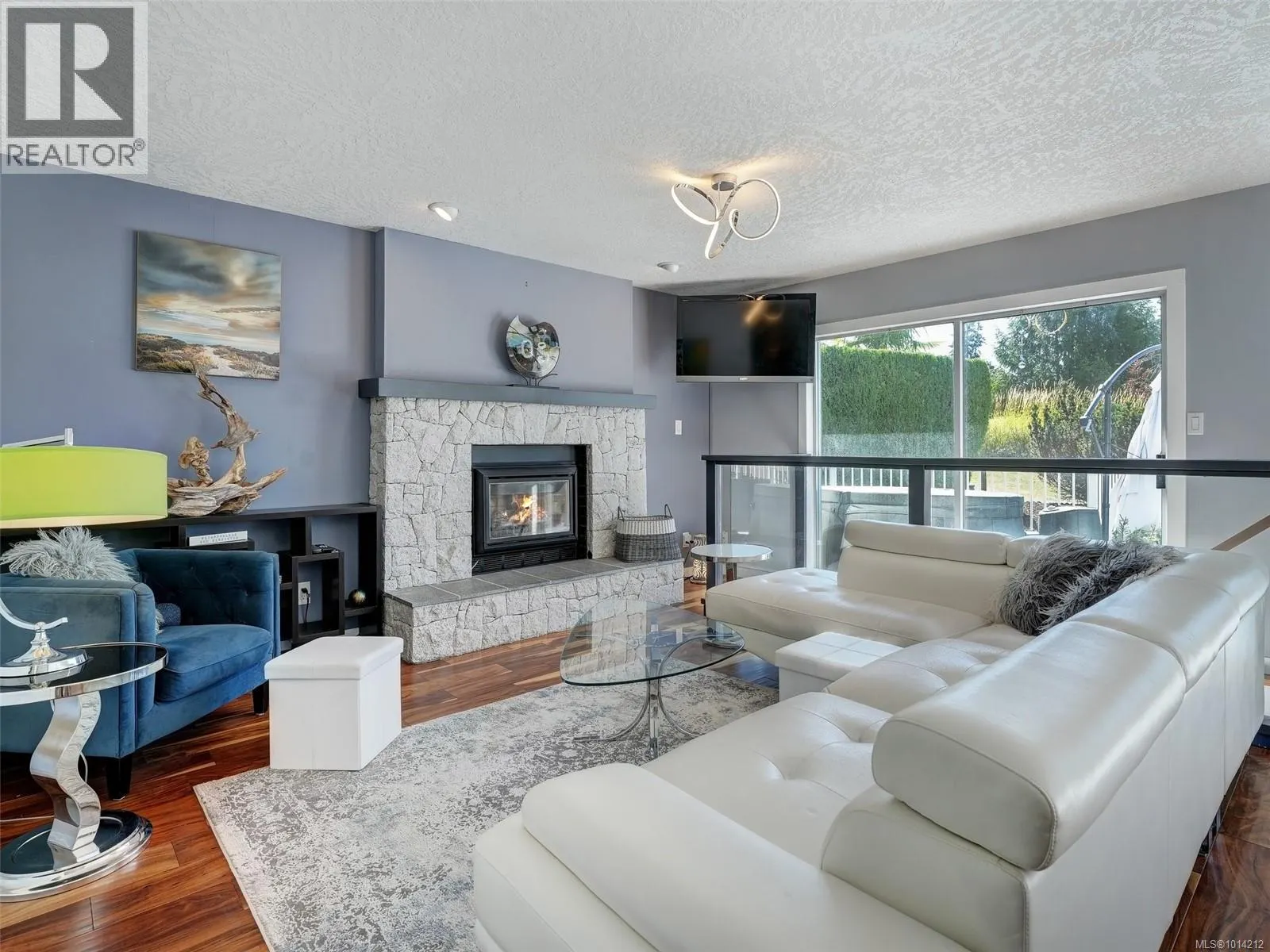 3718 Arbutus Dr N