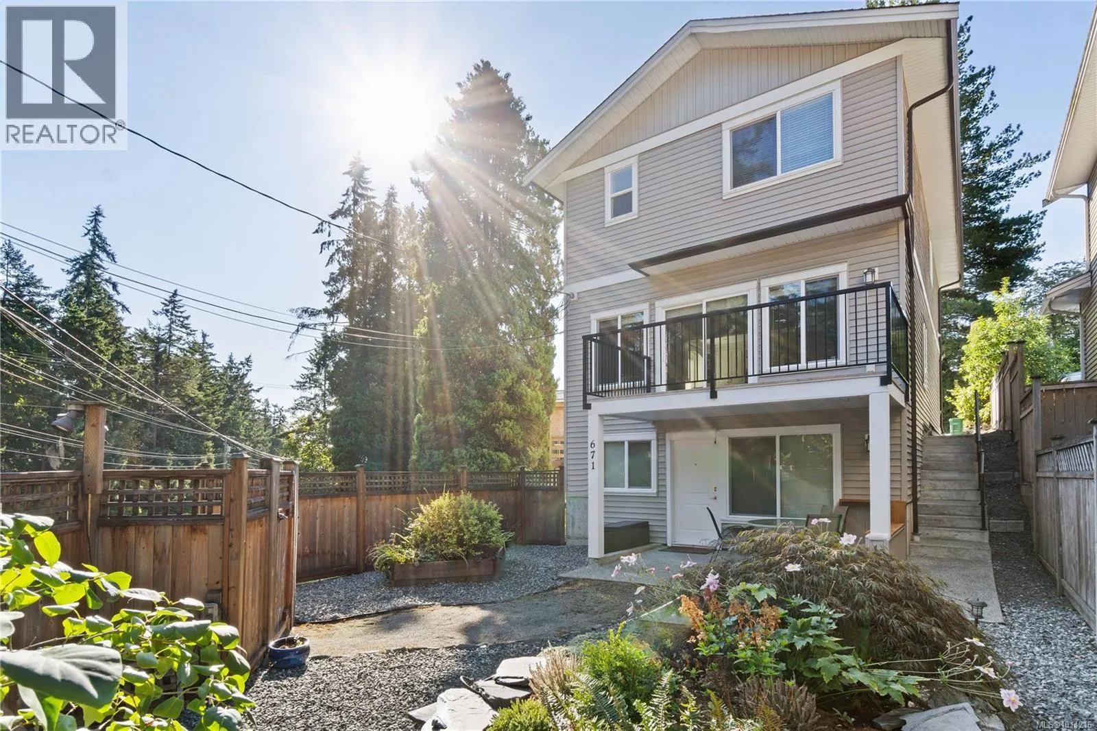 671 Bowen Rd