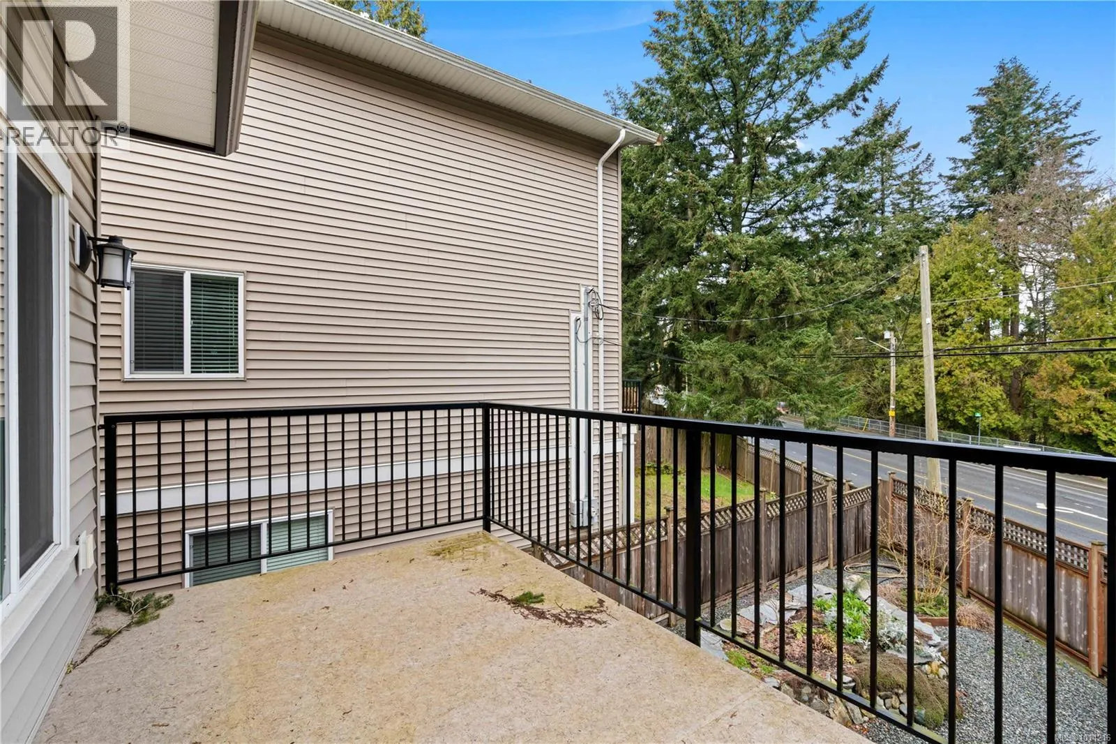 671 Bowen Rd