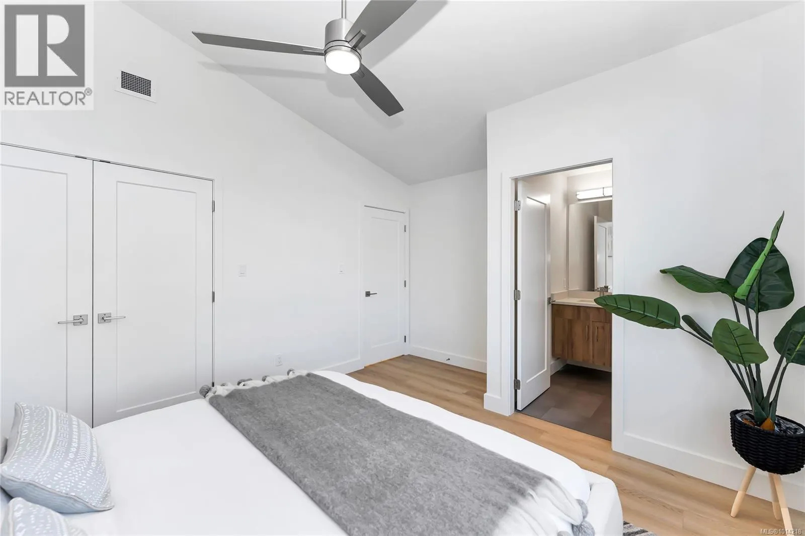 903 Vine Crt