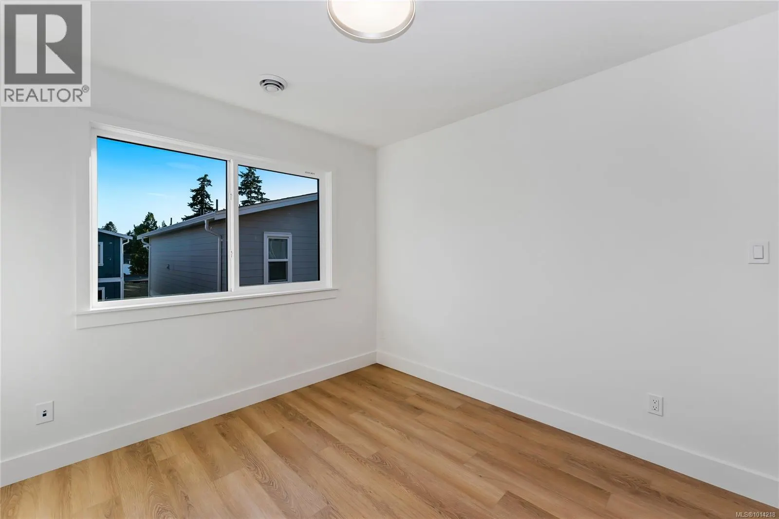 903 Vine Crt