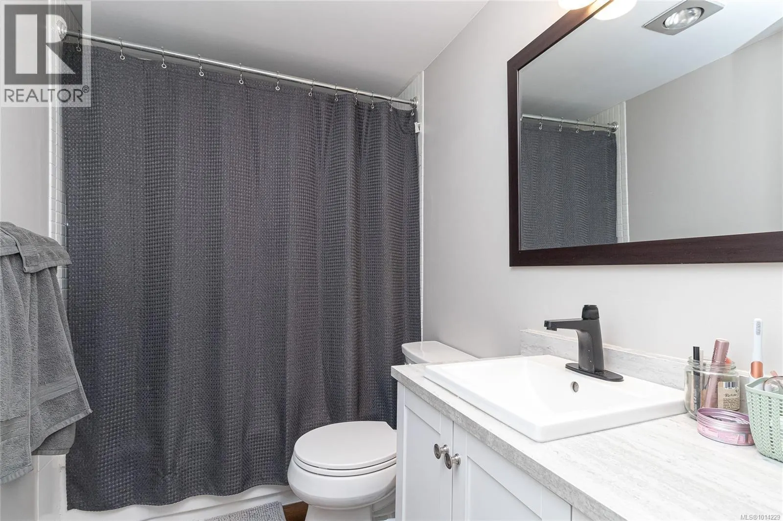 204 1024 Fairfield Rd