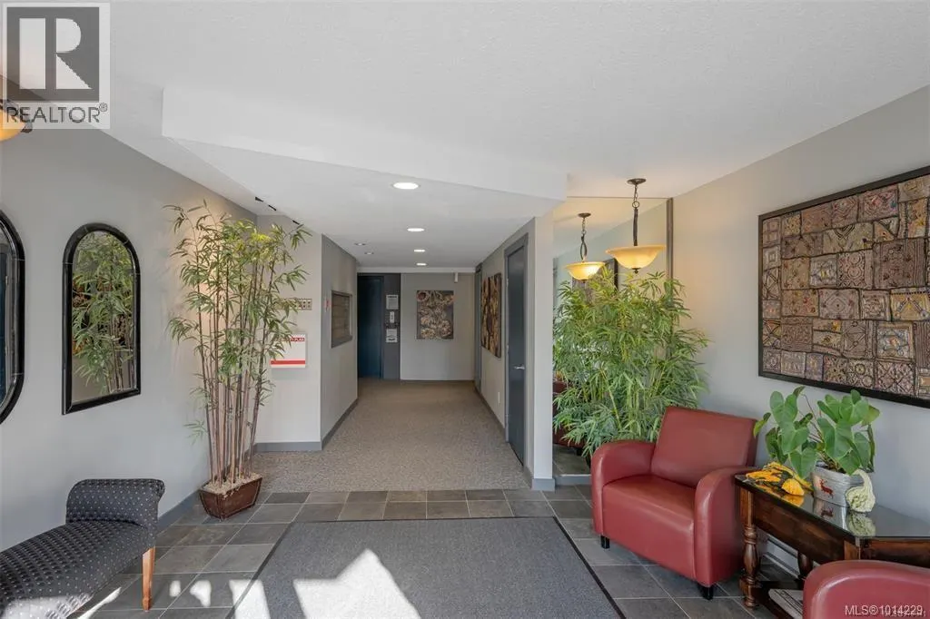 204 1024 Fairfield Rd