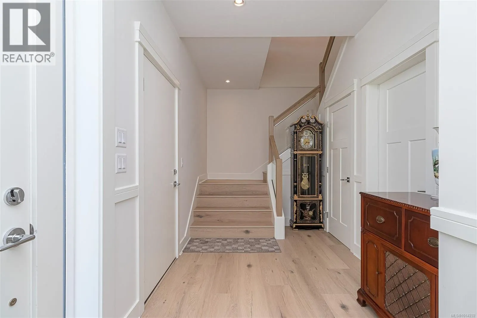 2406 Azurite Cres