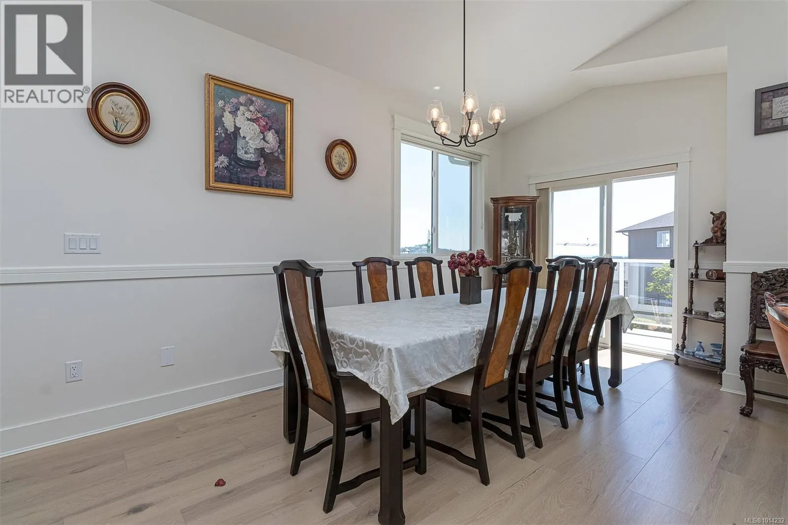 2406 Azurite Cres