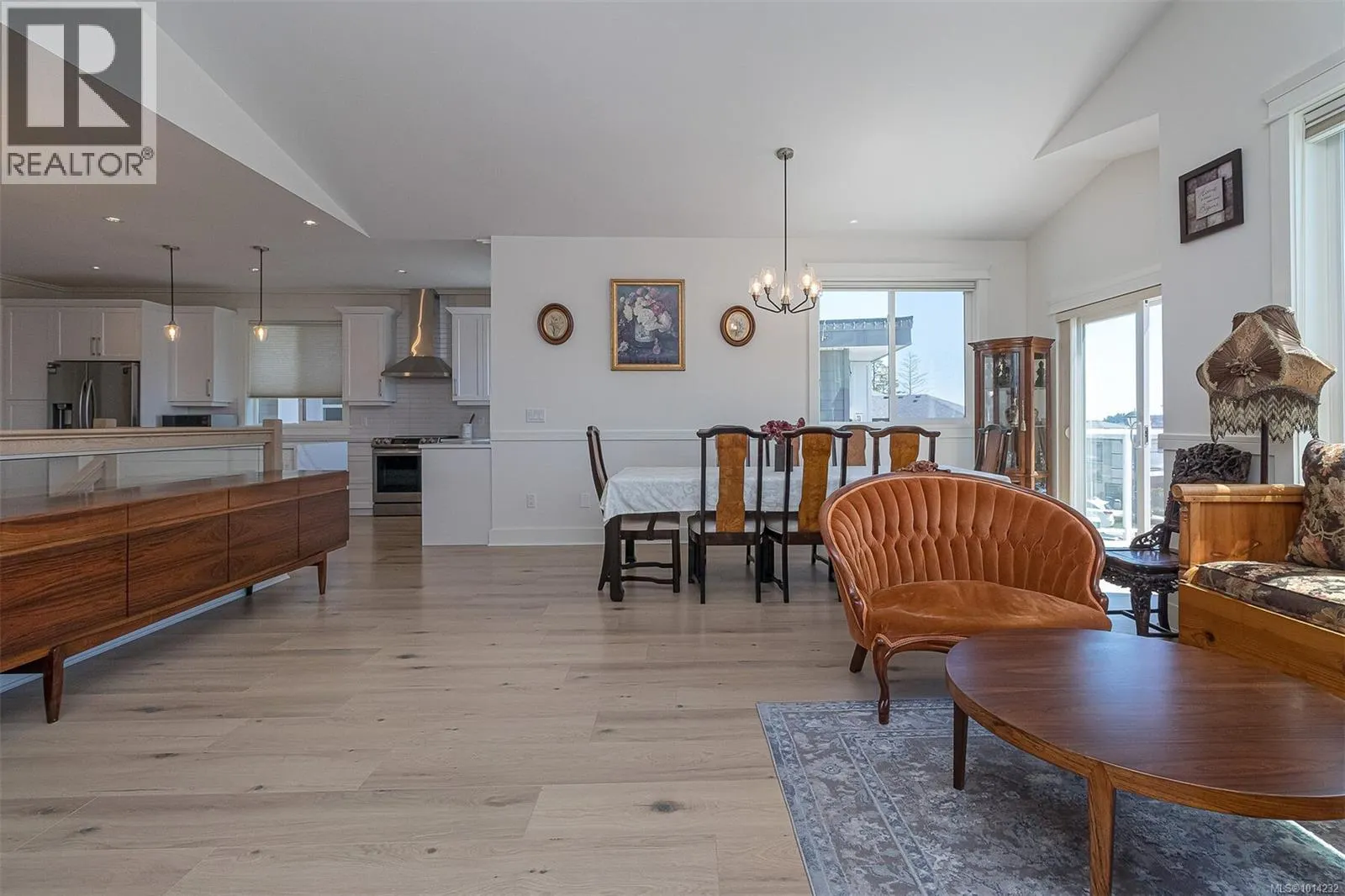 2406 Azurite Cres