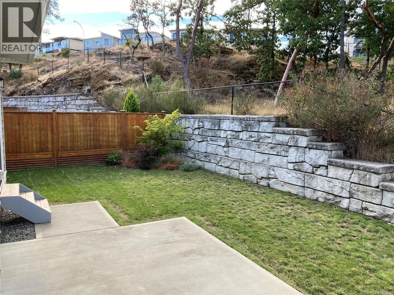 2406 Azurite Cres