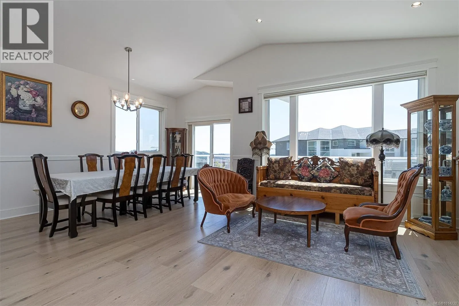 2406 Azurite Cres