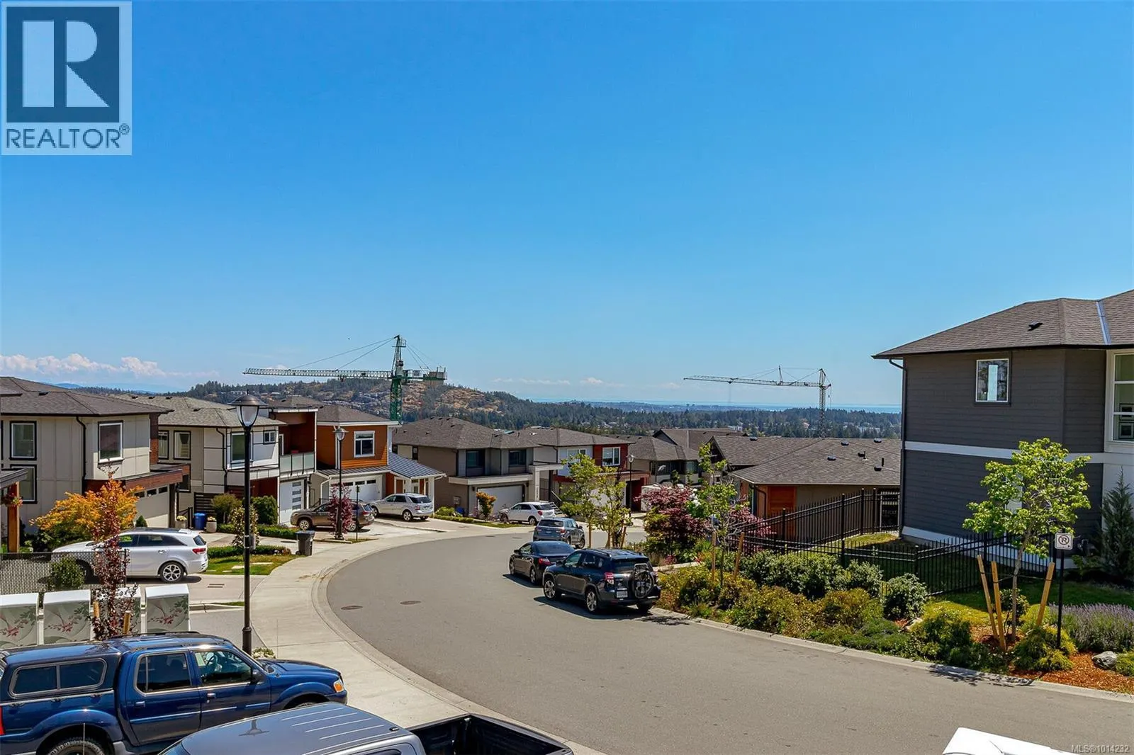 2406 Azurite Cres