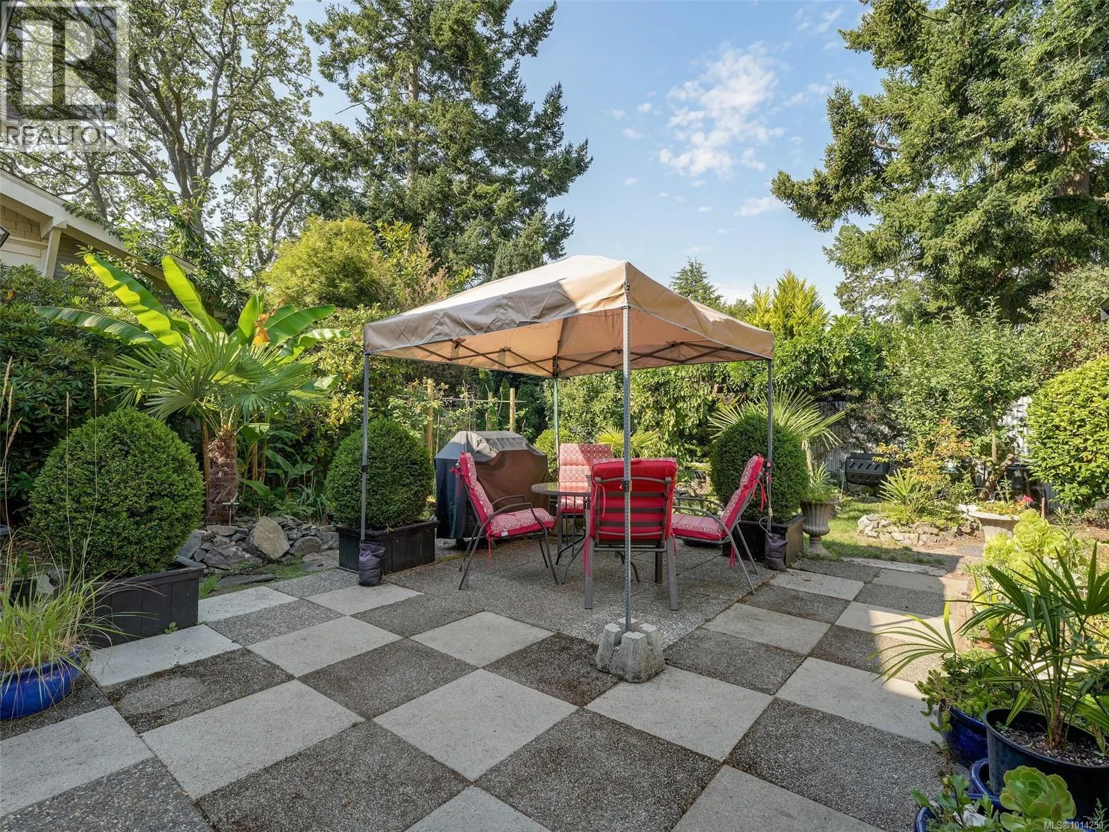 1016 CRAIGDARROCH Rd