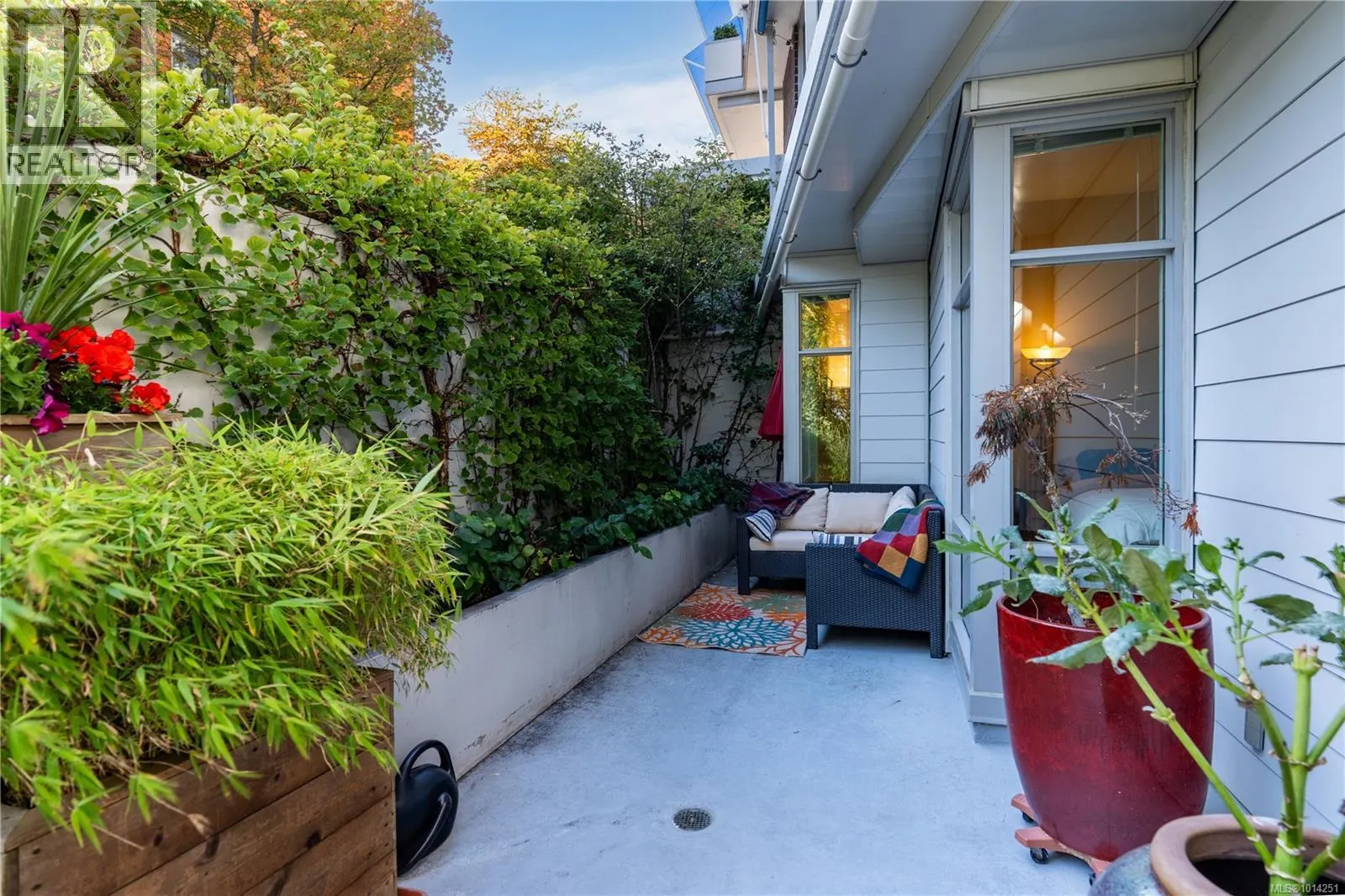 G1 395 Tyee Rd