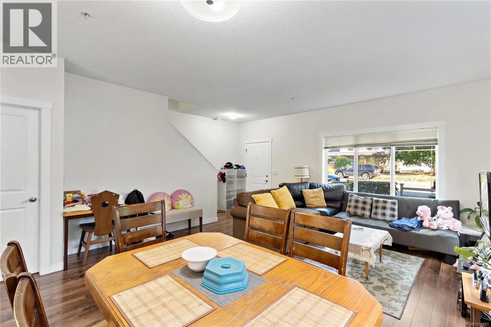 301 1675 Crescent View Dr