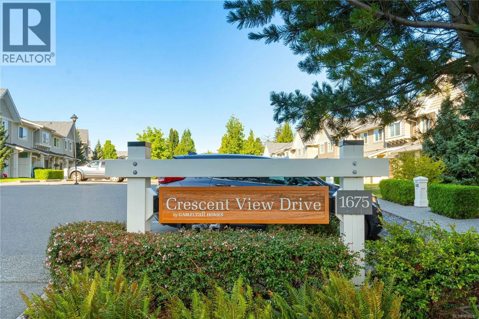 301 1675 Crescent View Dr
