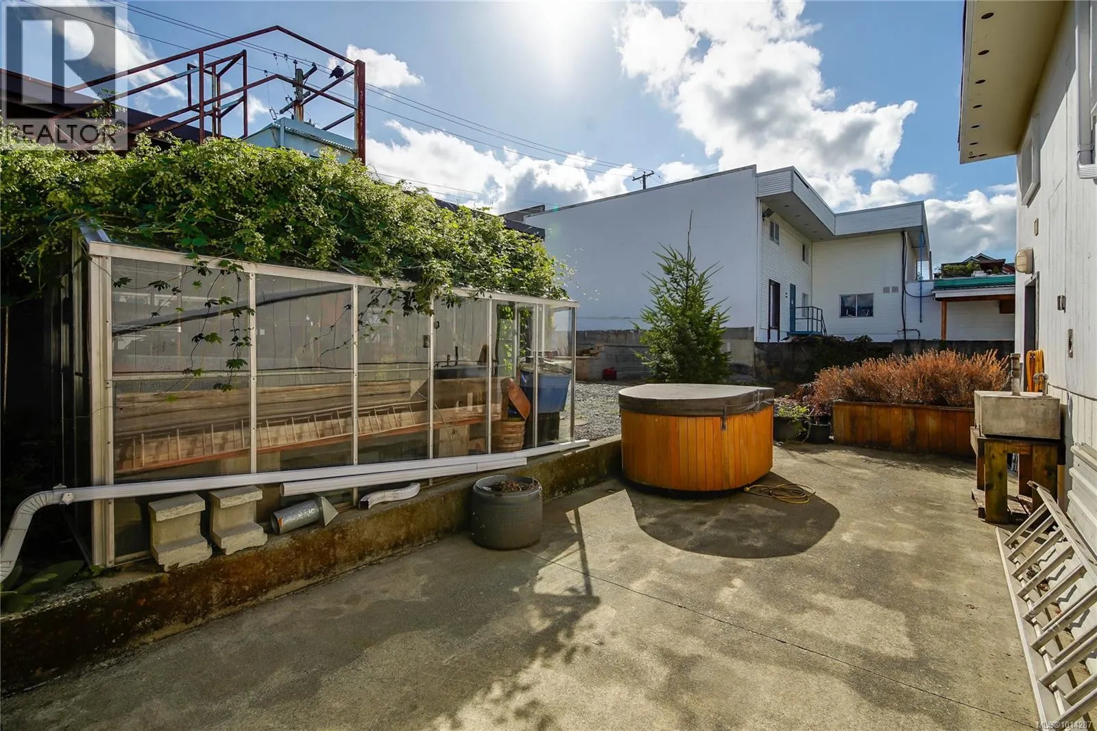 3147 2nd Ave