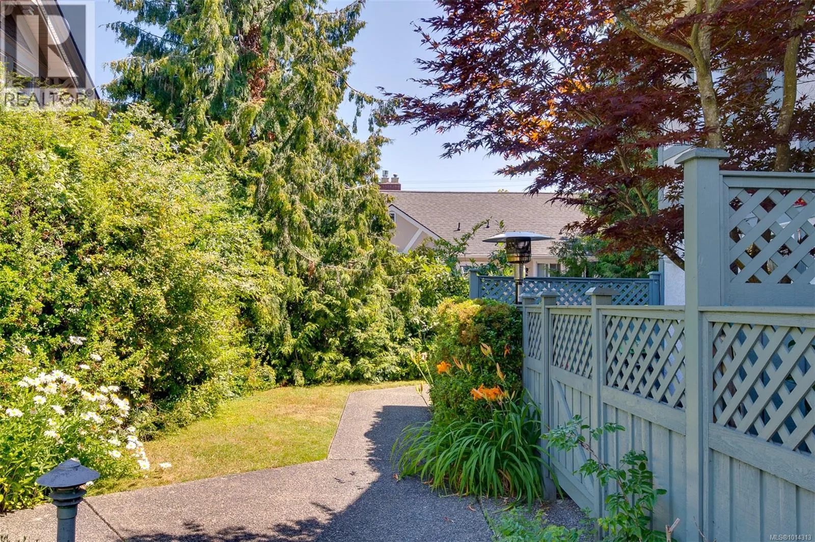 17 3008 Quadra St