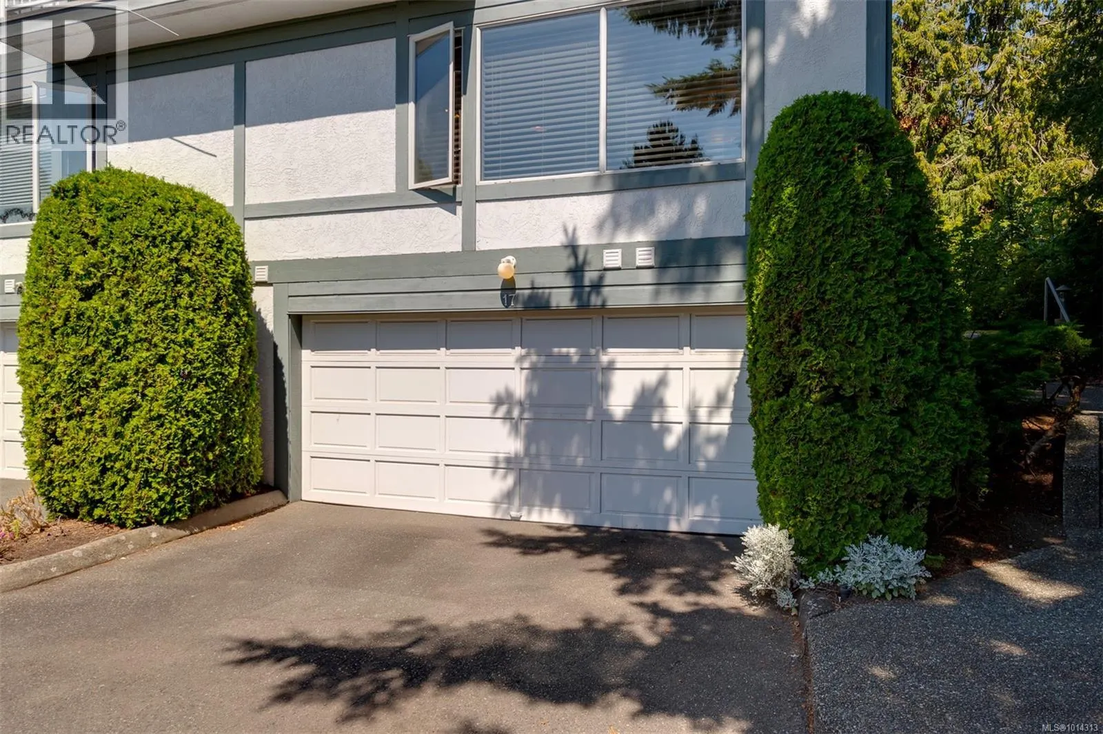 17 3008 Quadra St